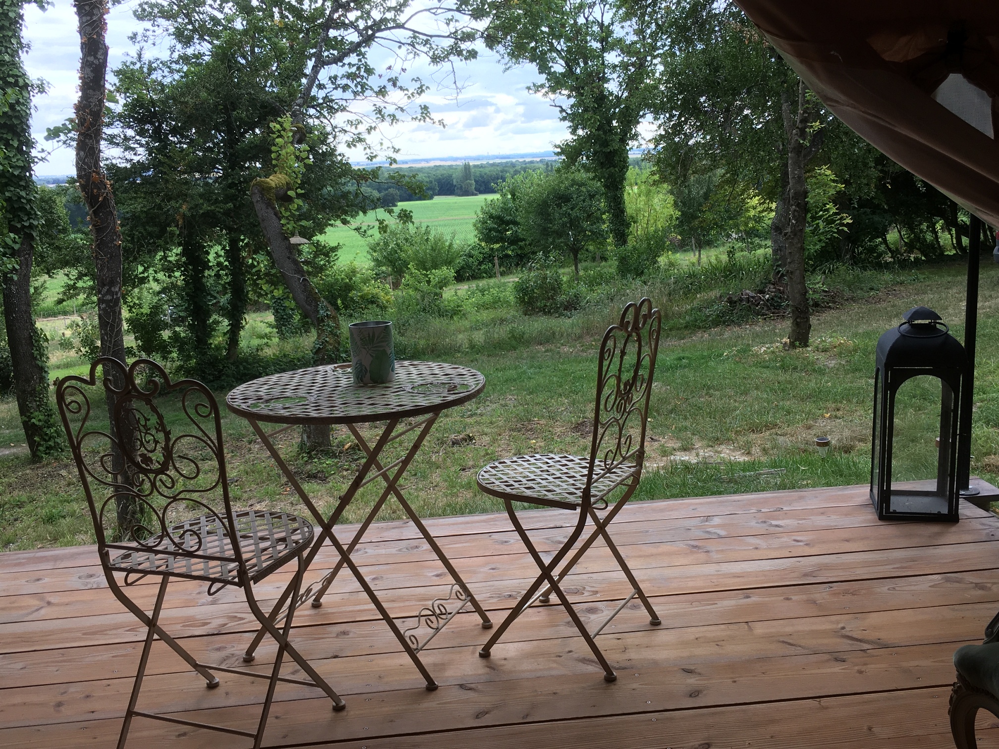 Tente safari luxe Orion : une expérience immersive en pleine nature à Marcay — cuisine