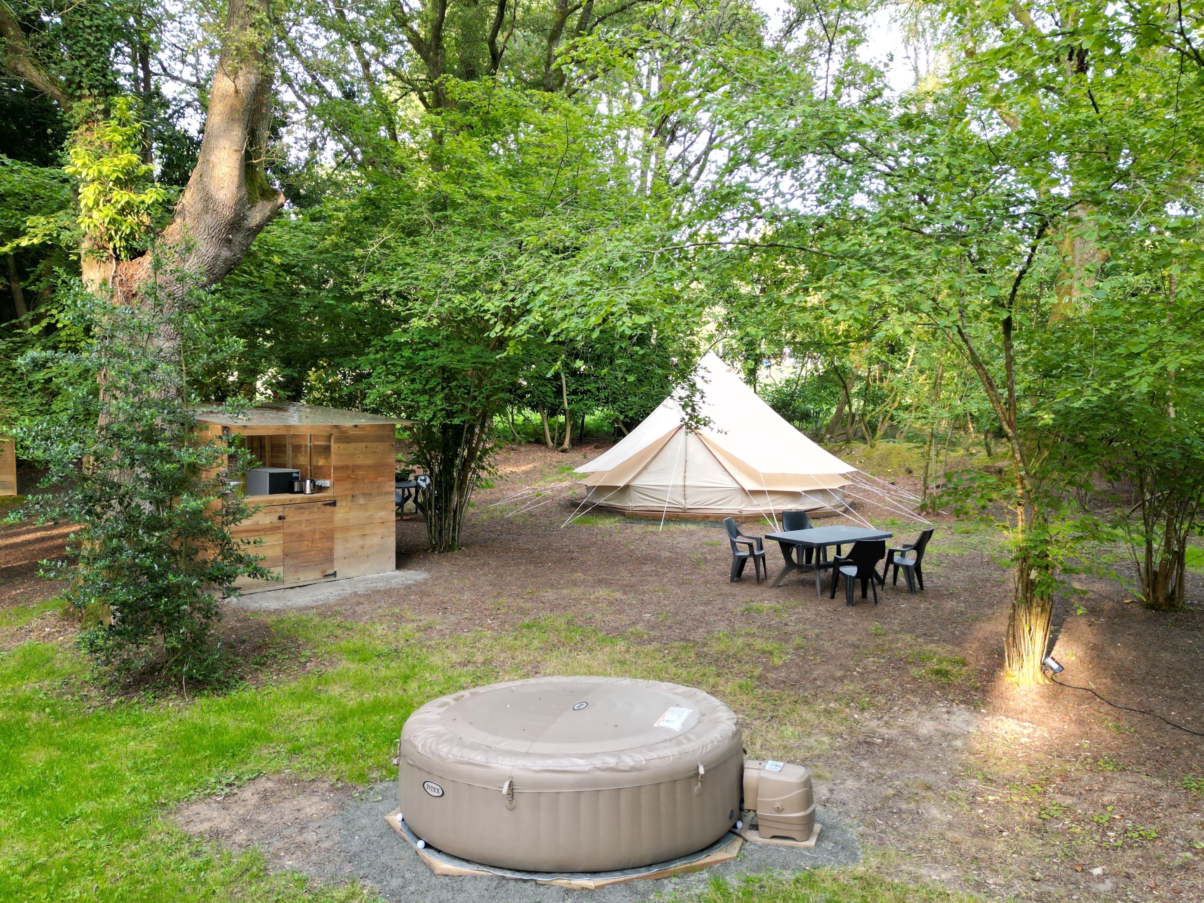 Un tipi enchanteur avec spa privatif en Pays de la Loire à Treillières — salle de bain