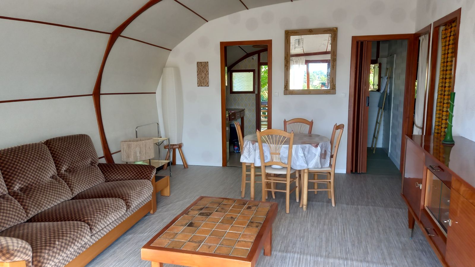 L'insolite Tonneau Creusois — Gîte rétro-chic à Creuse à Chamberaud — cuisine