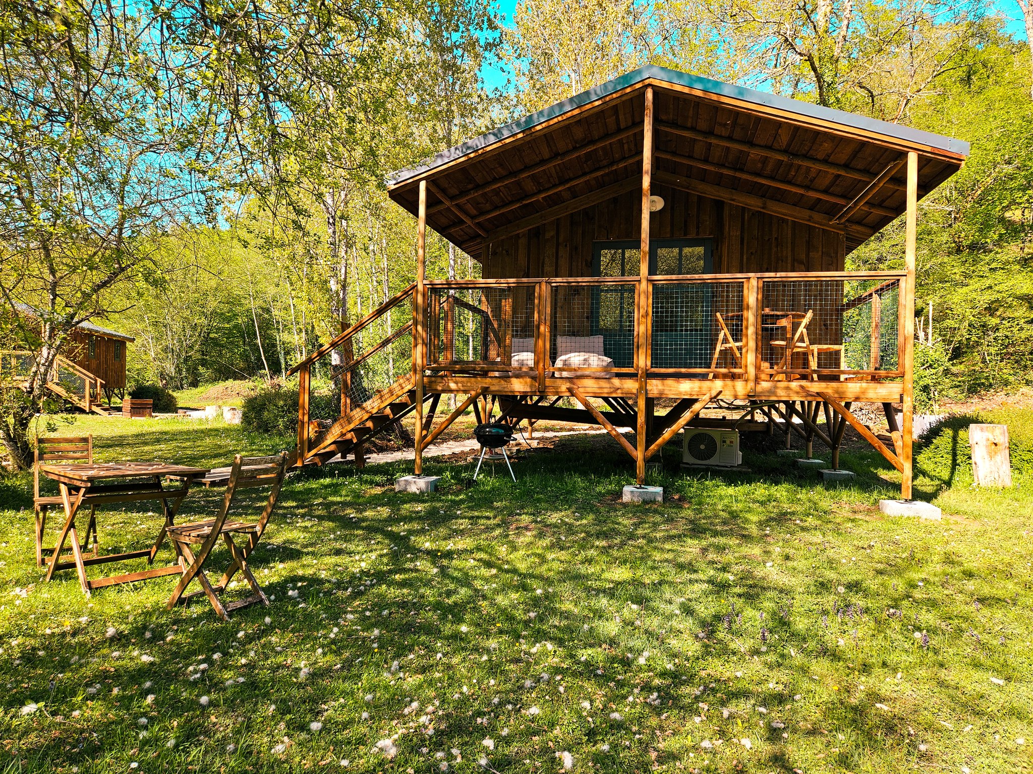 La Cabane du Héron : un lodge sur pilotis au bord de l'étang
