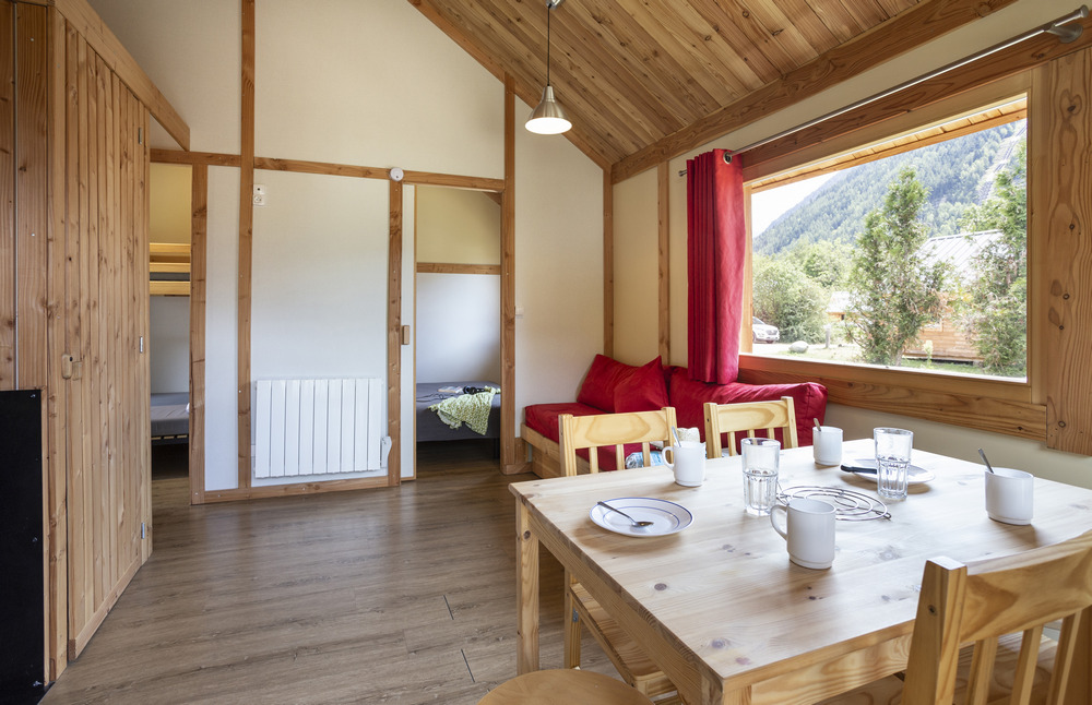Chalet Montana : un refuge romantique au cœur des Alpes à Divonne Les Bains — détail architectural