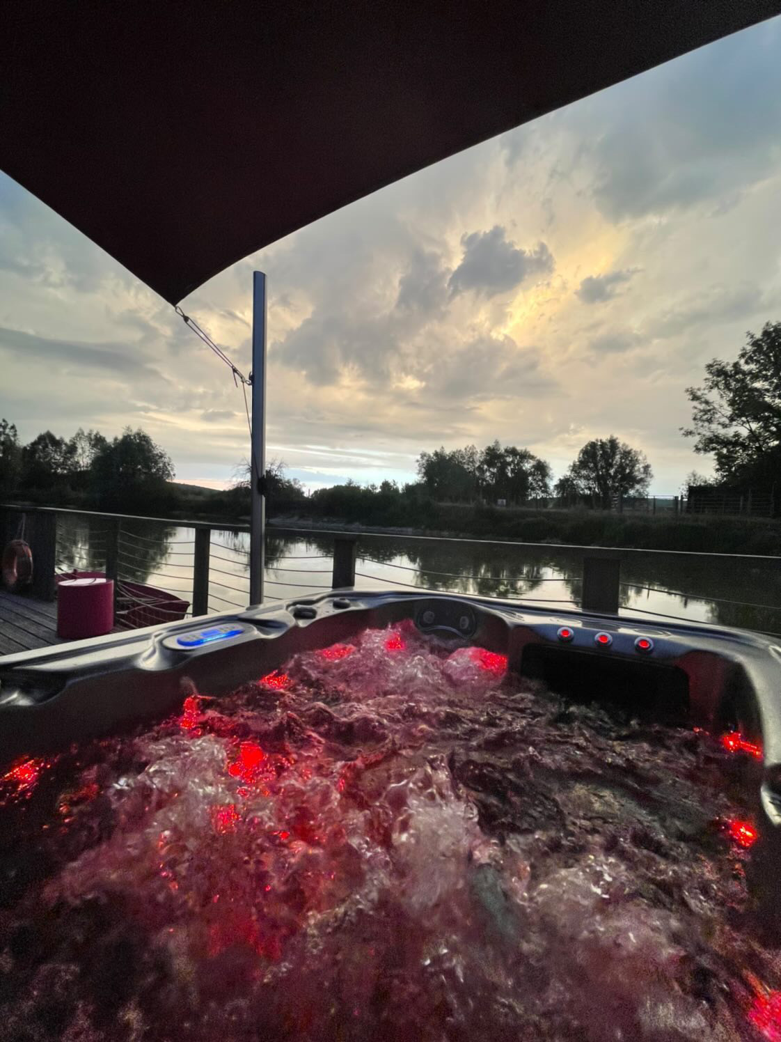 Lodge Duo Flottant Les Preuses : une évasion sensorielle en Bourgogne à Chablis — vue intérieure
