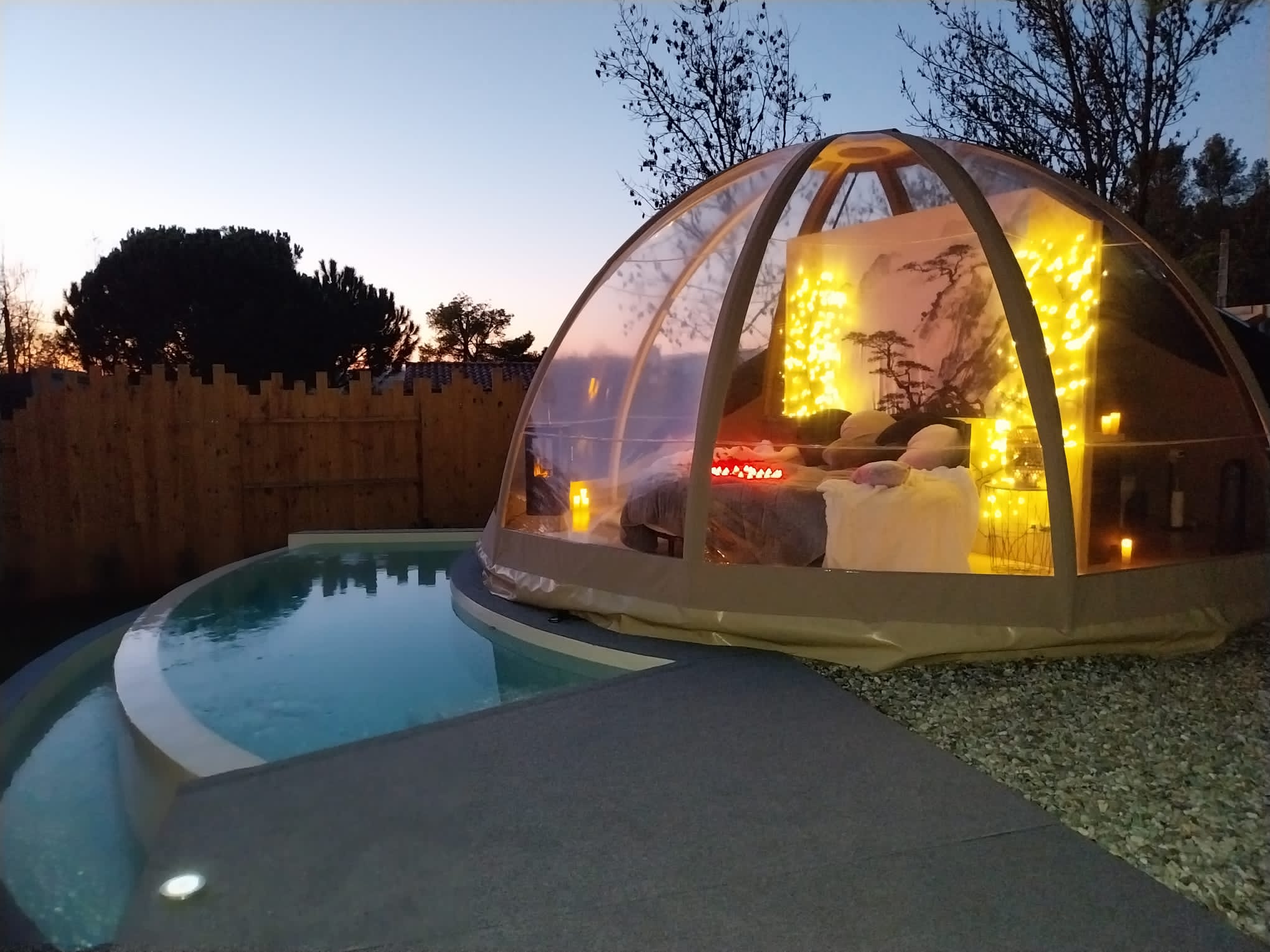 Un wigwam enchanteur avec piscine et spa en Languedoc-Roussillon à Malves En Minervois — chambre