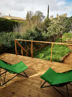 Yourte au coeur du village de Fontvieille — Nuit authentique en Provence à Fontvieille — chambre
