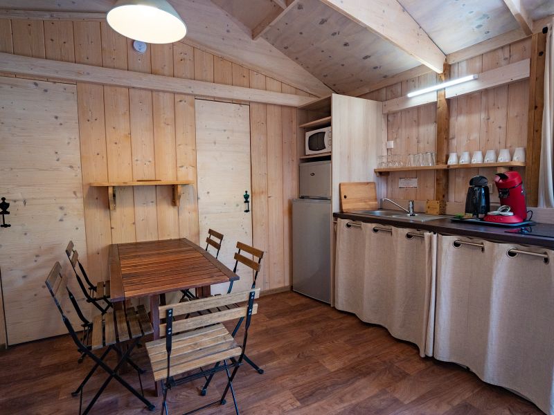 Cabane Vigneronne — Séjour avec spa au Domaine d'Anglas dans l'Hérault à Clermont-l'Hérault — salle de bain