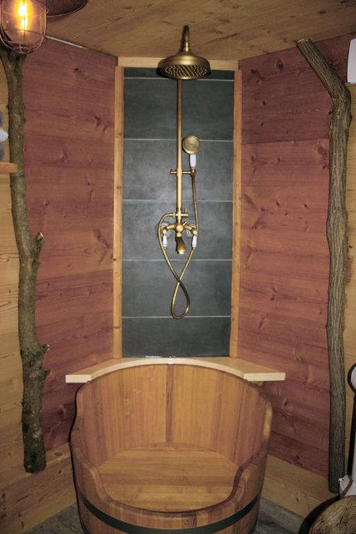 La Tanière du Hobbit — Maison insolite avec spa à Savoie à Chambéry — espace de vie