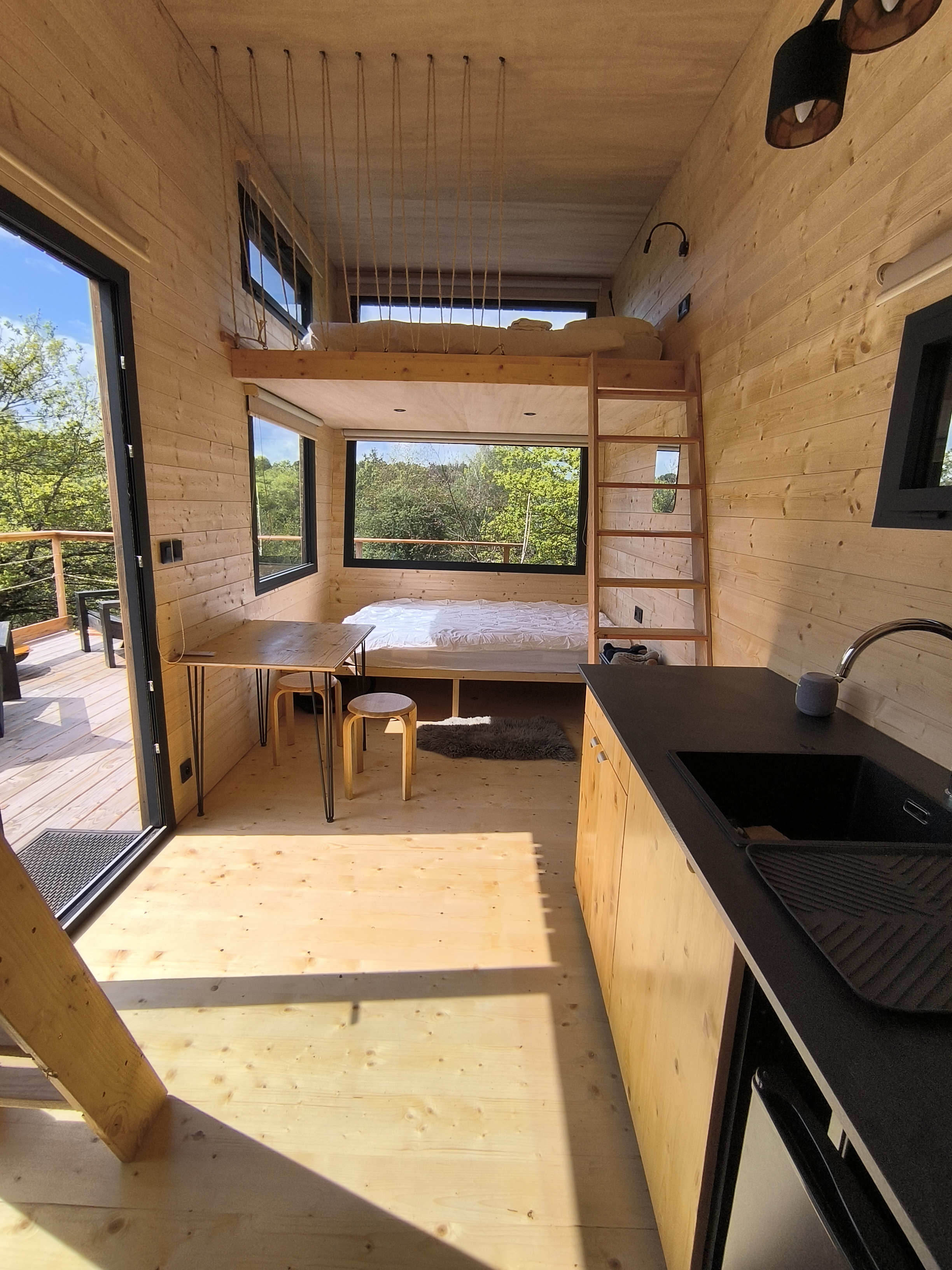 Séjournez dans une tiny house moderne au cœur de l'Auvergne à Cros — salle de bain