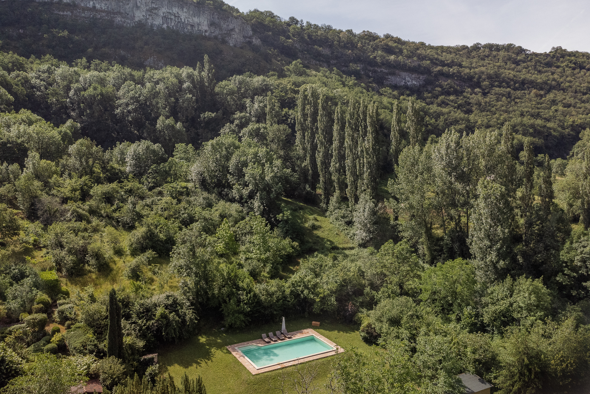 Chambre deluxe Ania au Manoir de Laroque Delprat : une expérience immersive en Midi-Pyrénées à Autoire — salle de bain