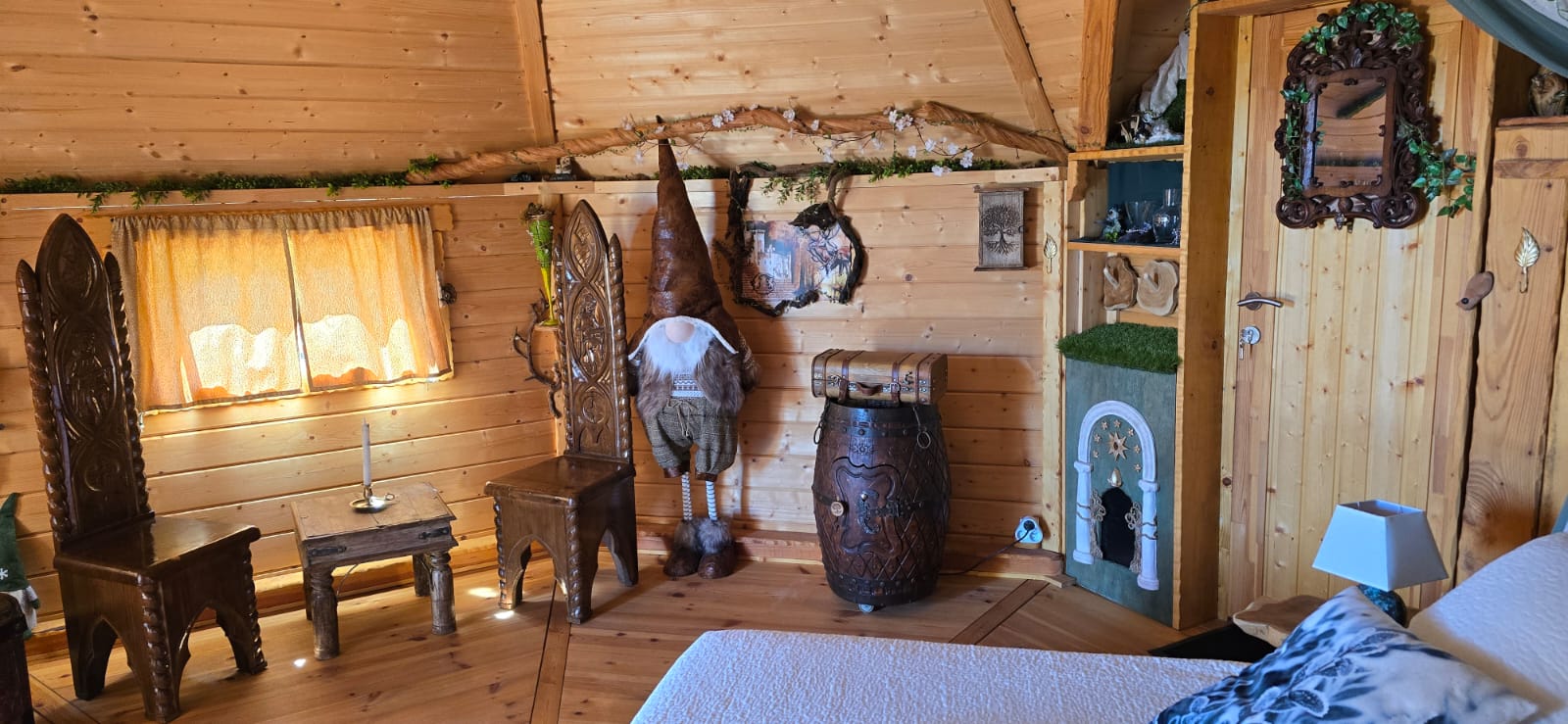 La chaumière magique des Elfes : un refuge enchanteur à Servas — vue intérieure