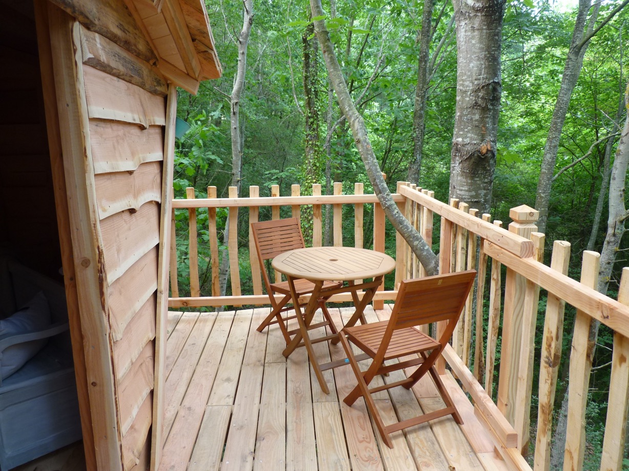 Diane : une cabane dans les arbres au cœur de l'Aquitaine à Loubieng — salle de bain