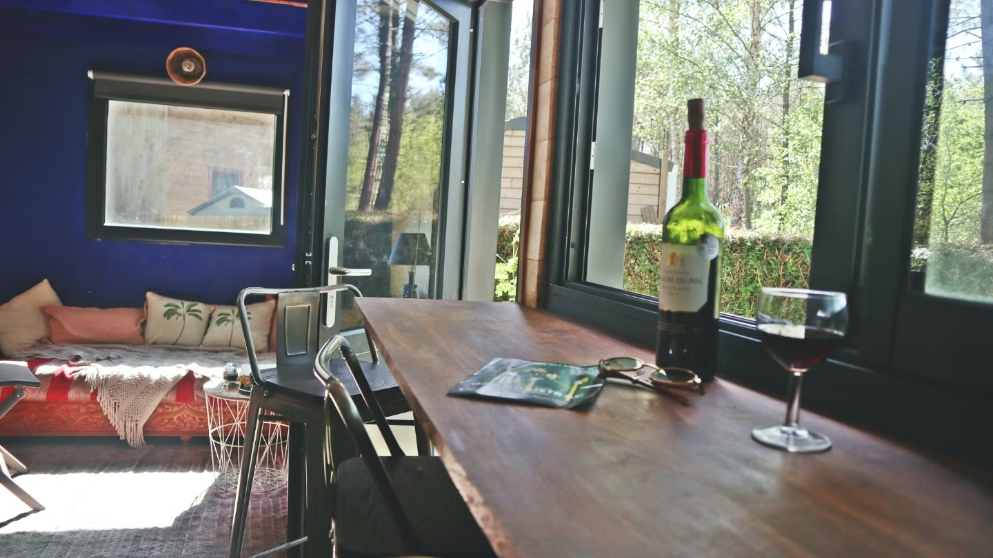 Tiny House Boho Océan — Évasion nature avec spa en Gironde à Gironde-sur-Dropt — espace de vie