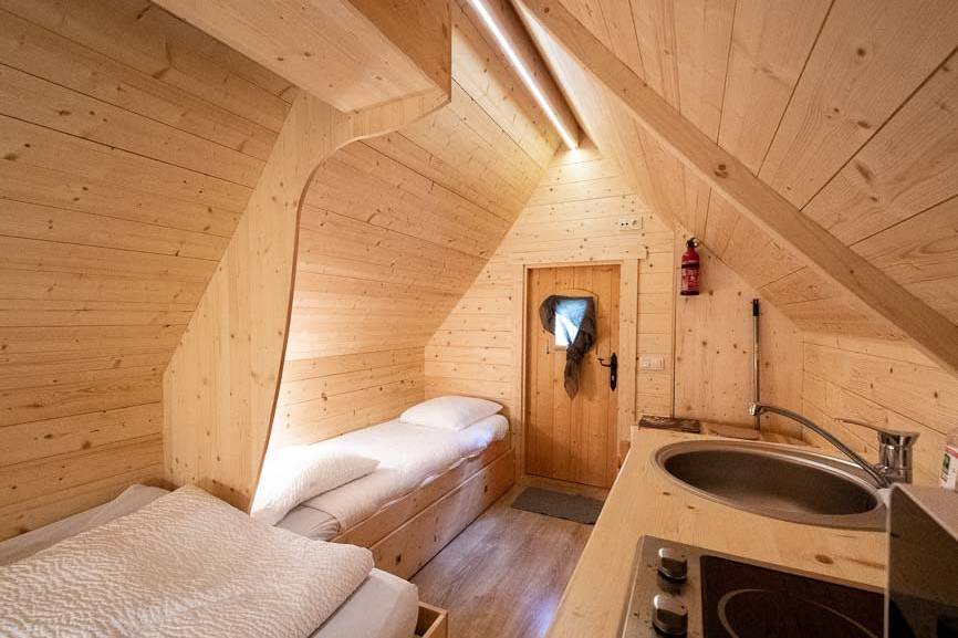 La Cabane Troll gîte : une expérience insolite en pleine nature à Bar Sur Aube — vue intérieure
