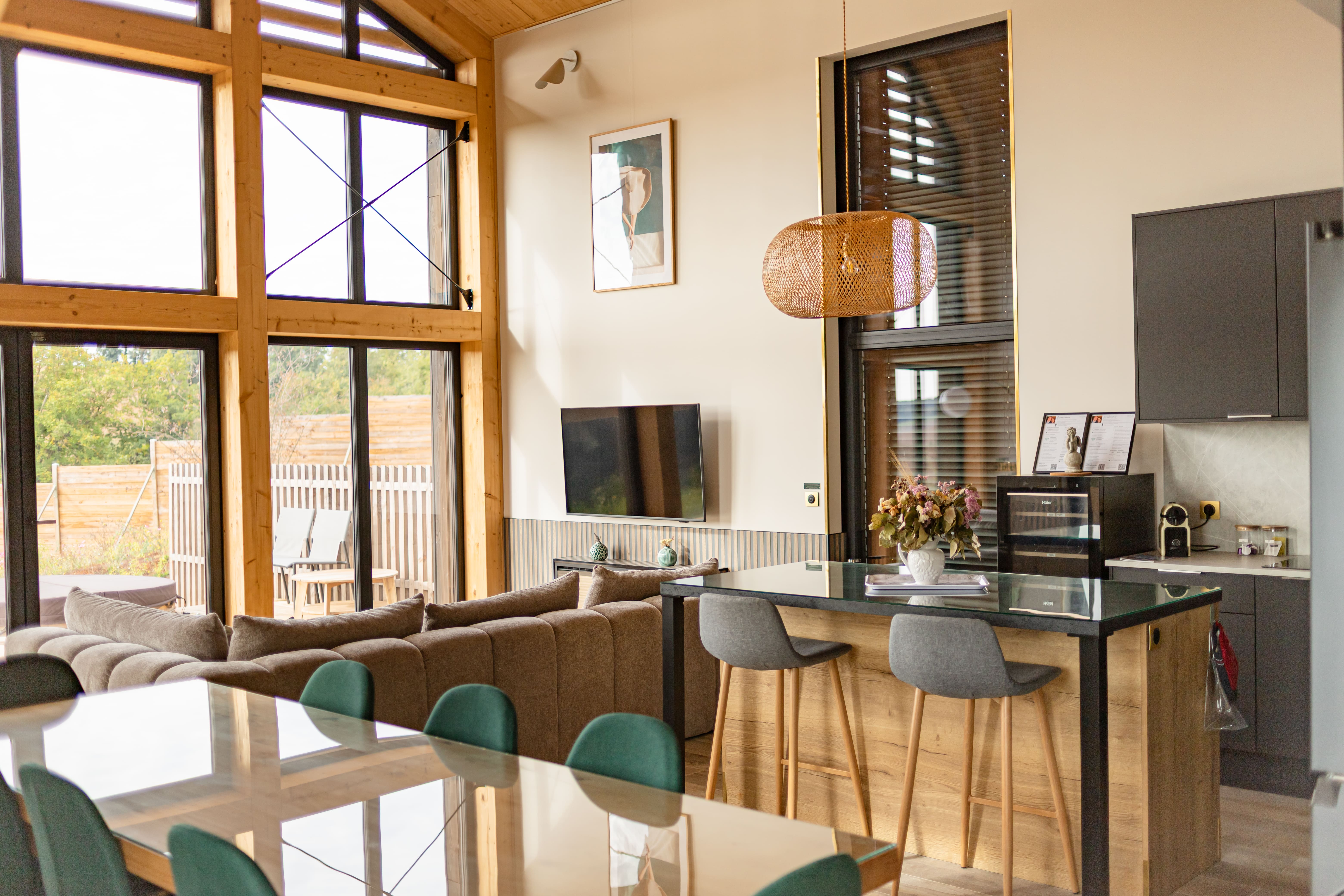 Hestia + Freya — Ecolodge d'exception avec bains nordiques à Aube à Bar-sur-Aube — vue depuis la terrasse
