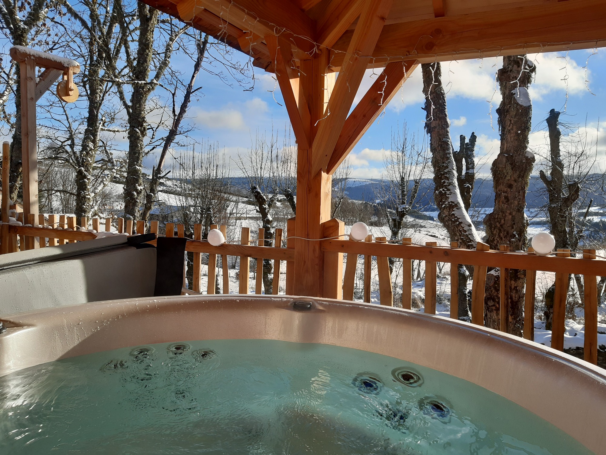 Cabane Spa Bérénice — Cabane sur pilotis avec jacuzzi à Lozère à Cubières — cuisine