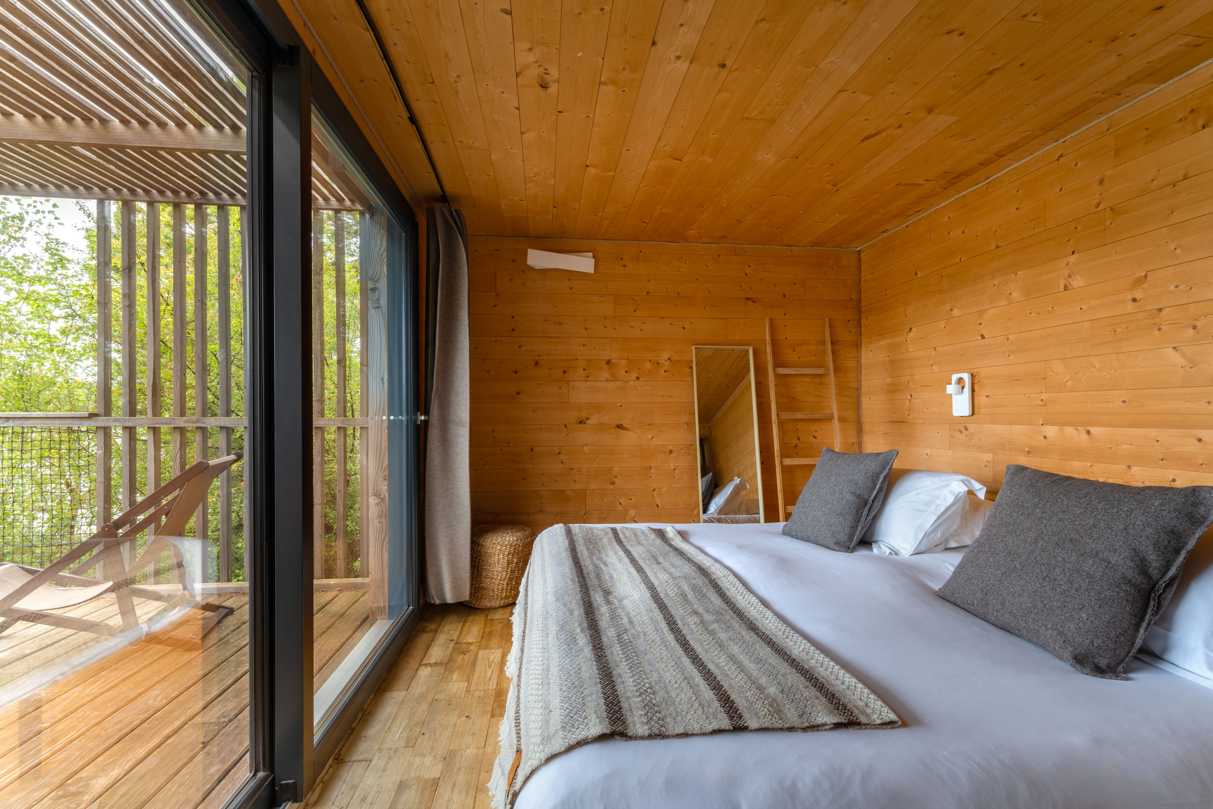 Cabane Spa Innocence : une expérience suspendue en pleine nature à Sorgues — salle de bain
