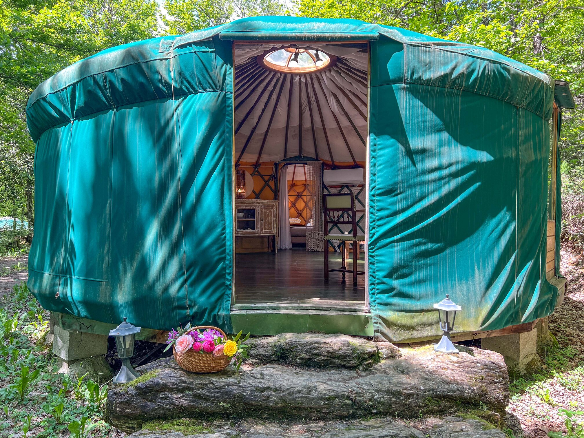 La Love Yourte : une immersion au cœur de l'Auvergne à Vitrac — espace de vie