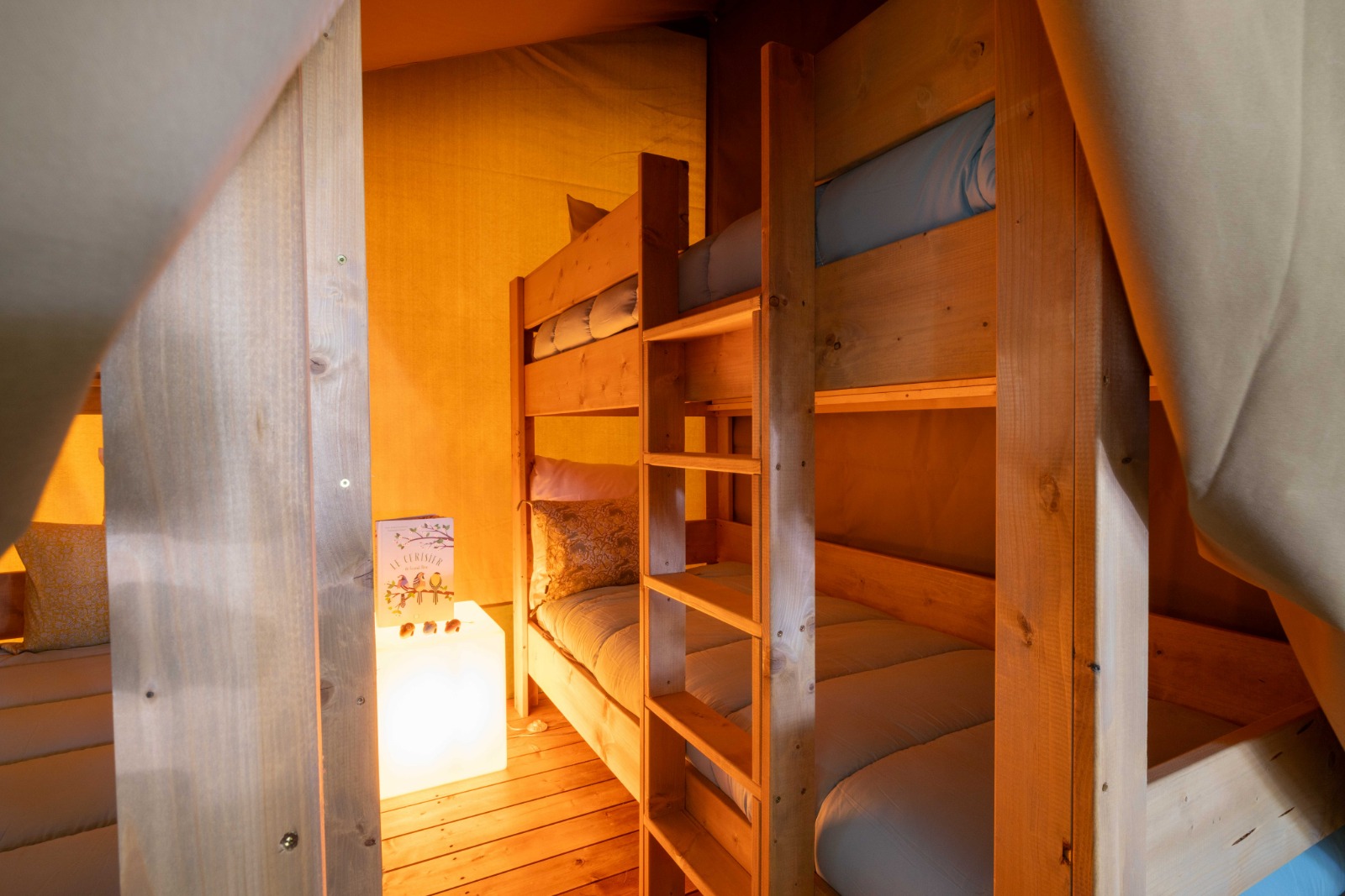 Safari Lodge — Séjour insolite avec spa à Charente-Maritime à Saintes — salle de bain