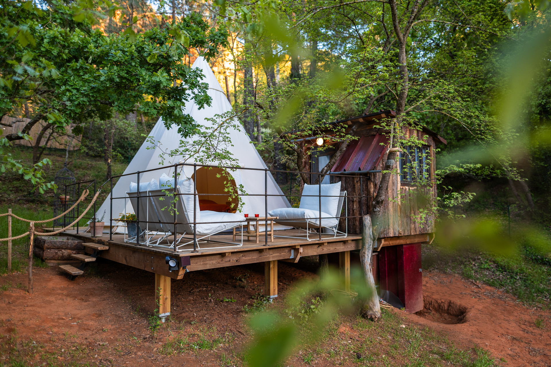 La Tribu des Ocres — Nuit conviviale dans un Tipi avec terrasse à Vaucluse à Fontaine-de-Vaucluse — salle de bain