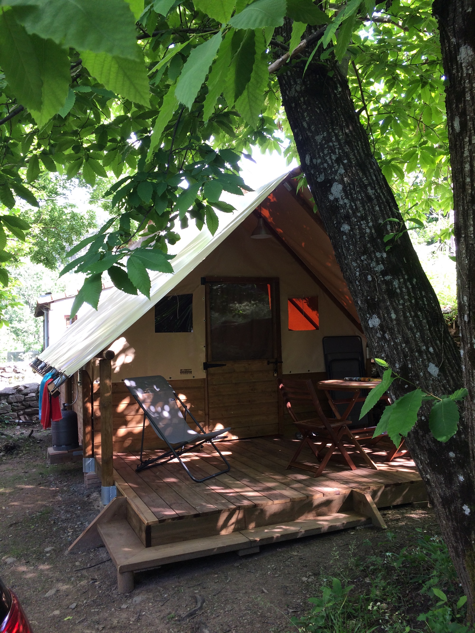 Cabanon toilé — Cabane avec spa à La Châtaigneraie en Ardèche à Labastide-de-Virac — chambre