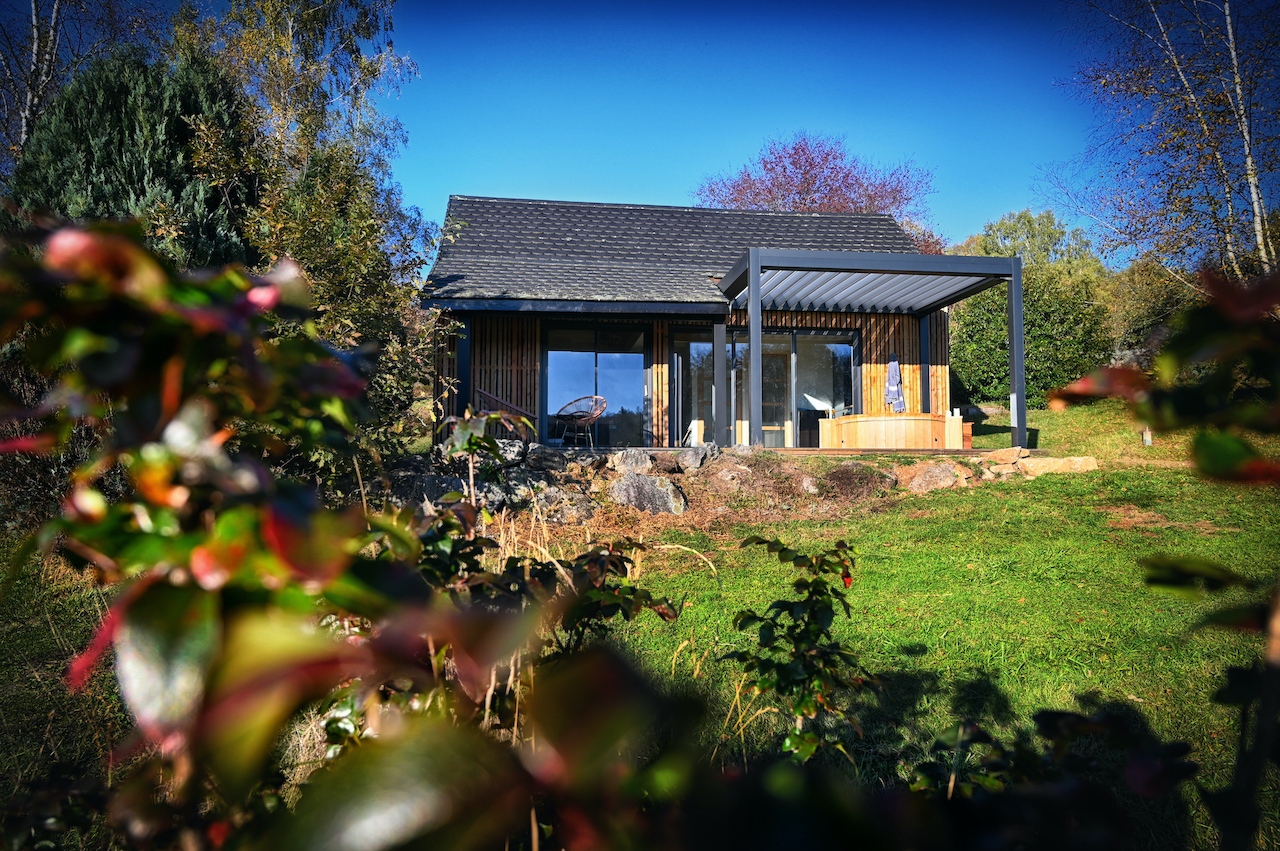 Lodge Spa privatif Songe : une évasion sensorielle en Auvergne à Marchal — détail architectural