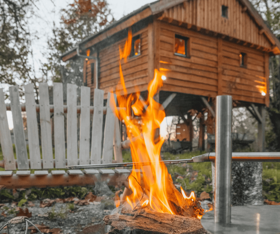 Cabanon Perché — Cabane dans les arbres avec spa à Château de Memanat à Chavanat — chambre