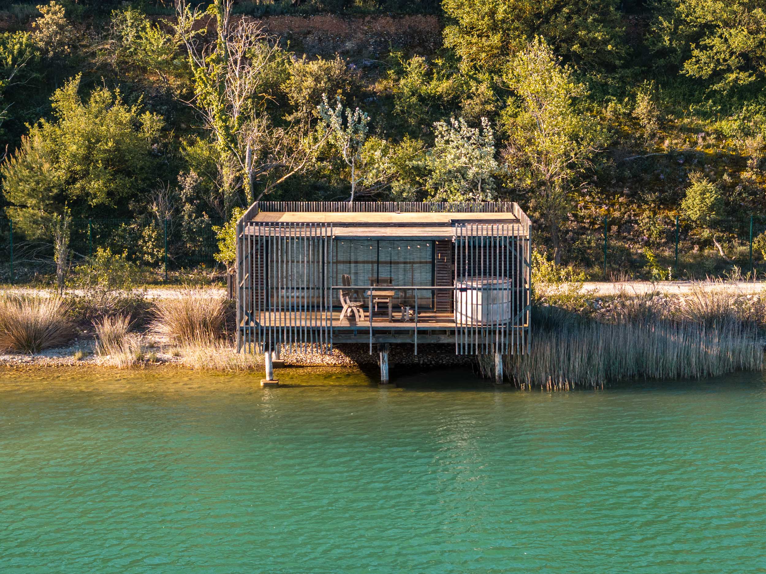 Cabane Spa Inspiration : une évasion sur pilotis en Provence — Cabane à Sorgues