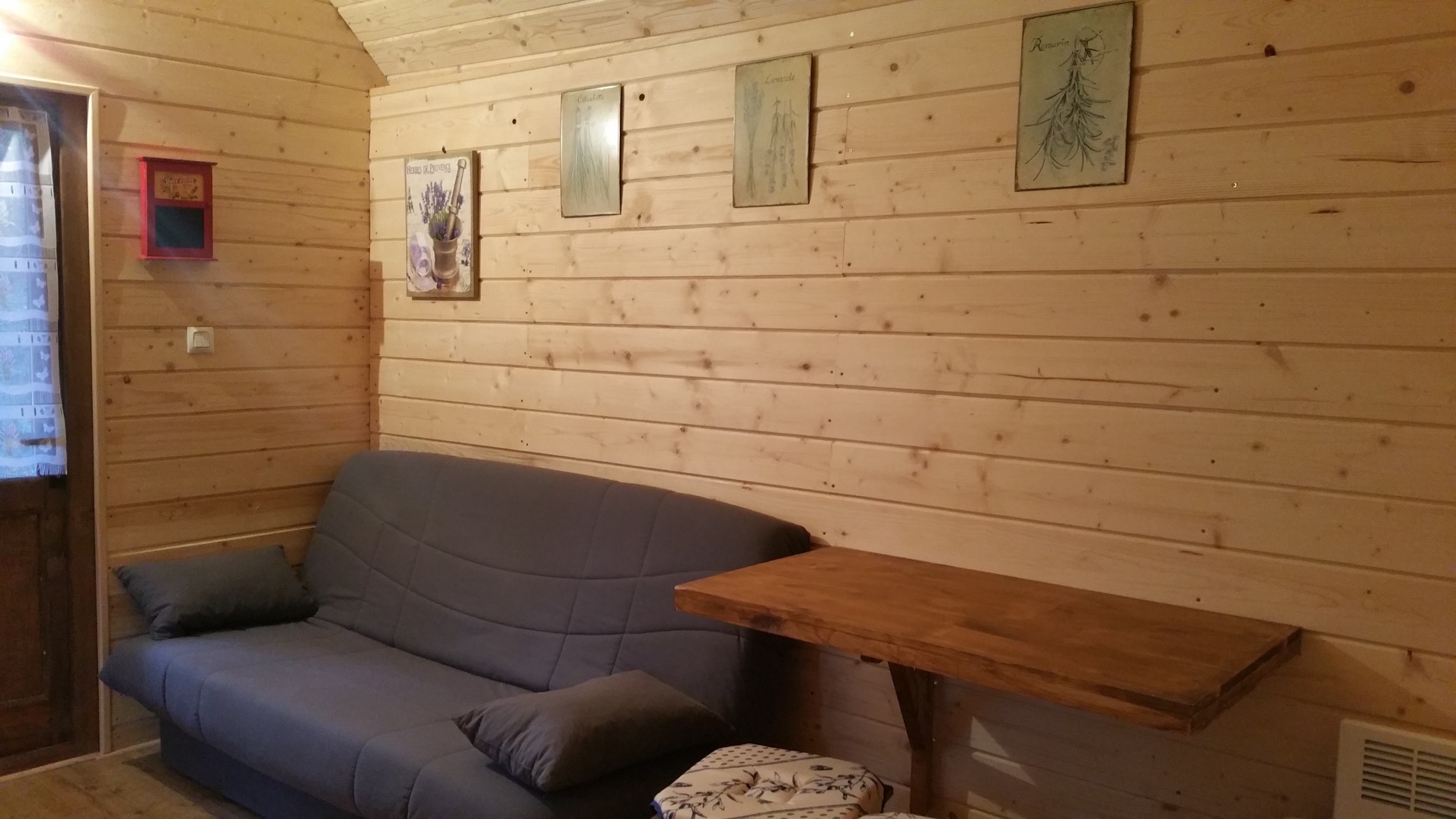 Évasion en Roulotte Provençale au cœur de la nature à La Roquebrussanne — salle de bain