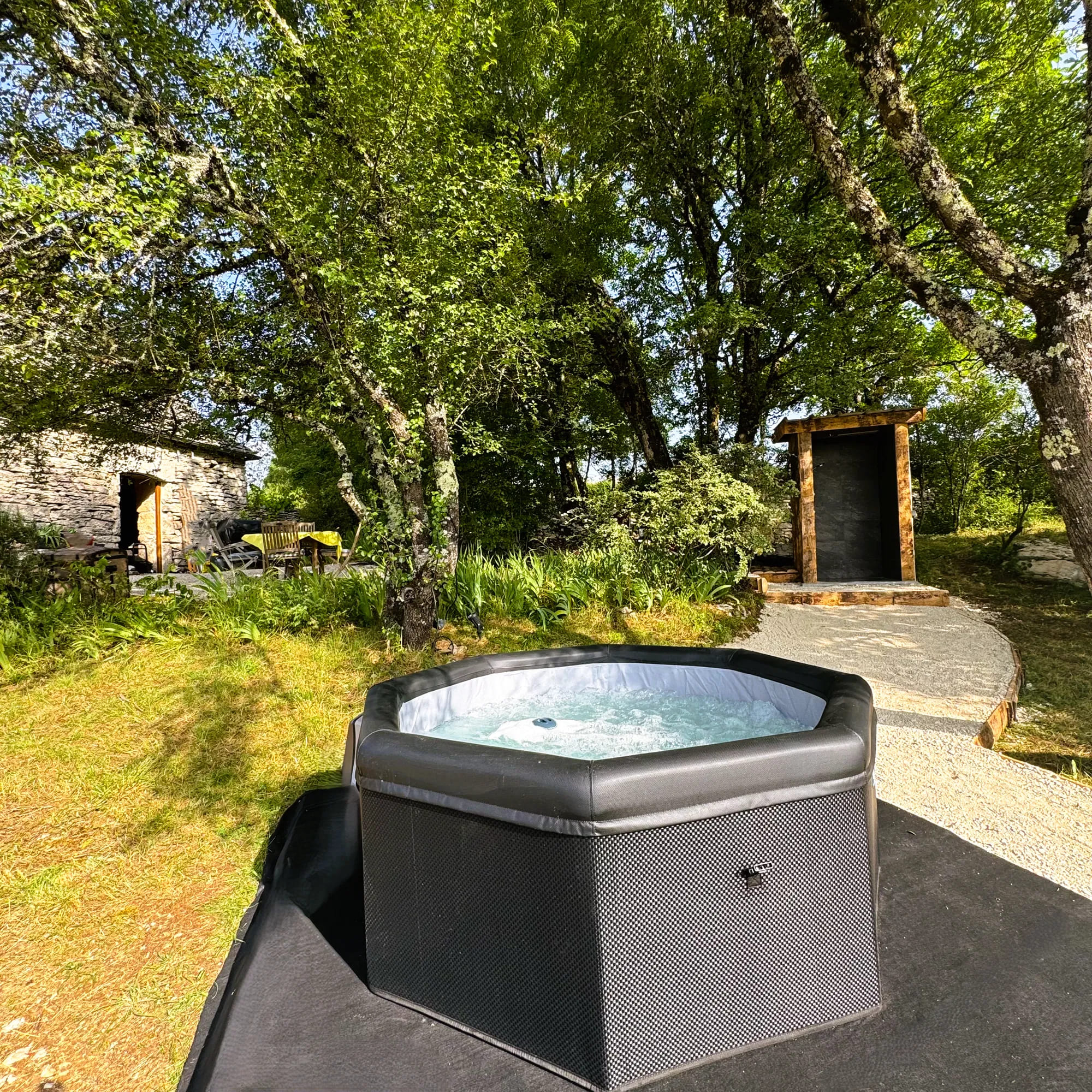 Le Refuge des Etoiles — Maison insolite avec spa privatif à Lot à Cajarc — espace de vie