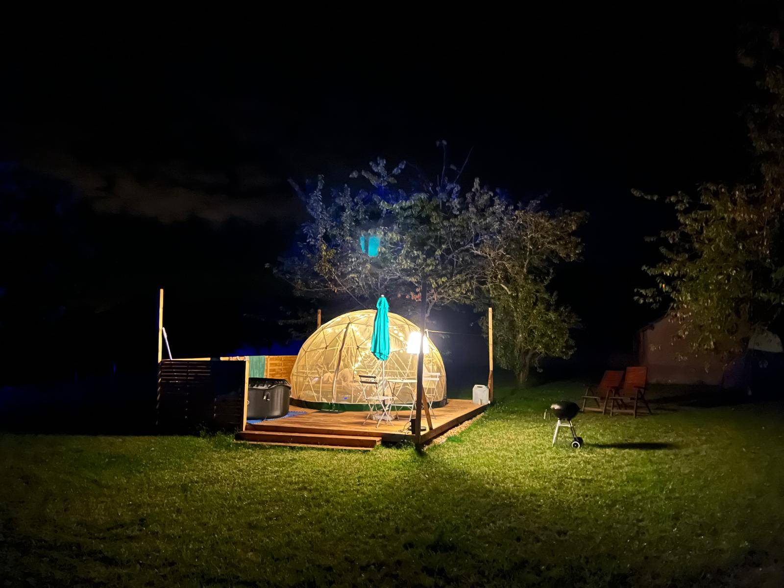 Évasion étoilée : Jolie bulle avec spa à Villiers Au Bouin — Bulle à Villiers Au Bouin