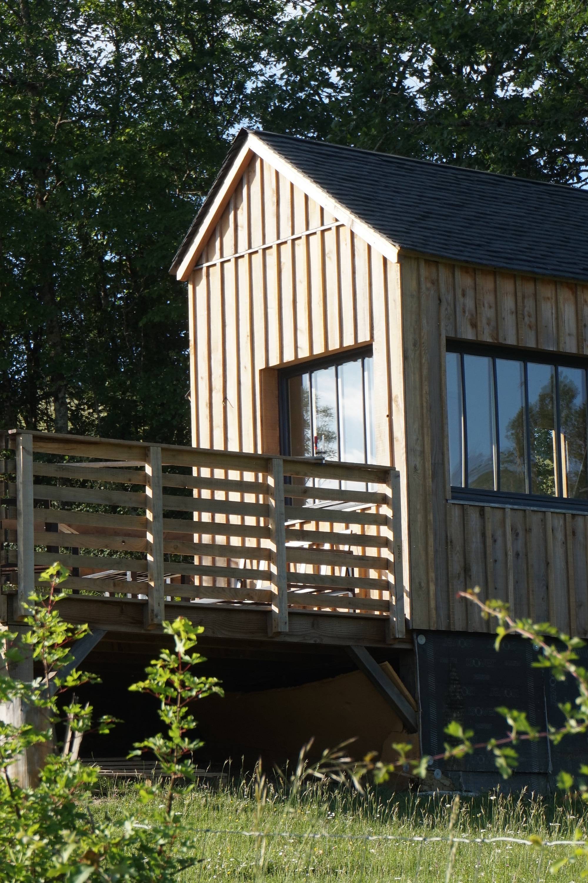 Tiny House A la belle écorce — Séjour avec terrasse privative en Corrèze à Turenne — chambre