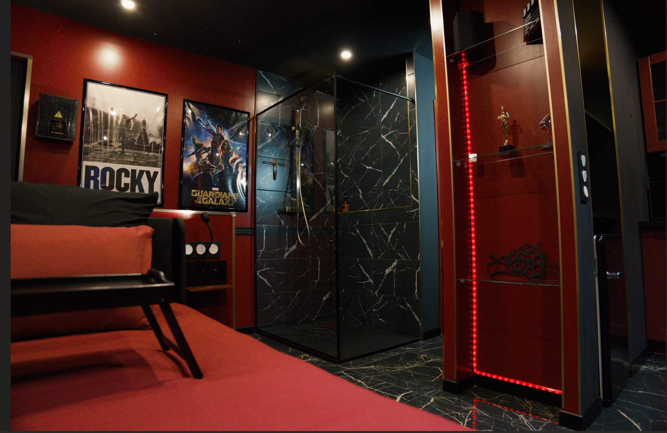Movie-room — Chambre à thème cinéma privé à Carcassonne à Carcassonne — espace de vie