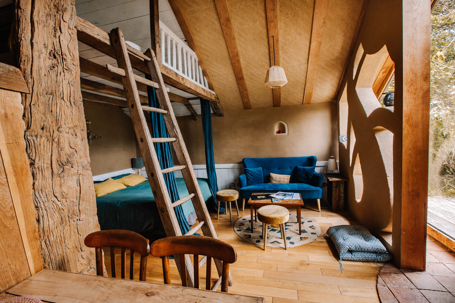 Ecolodge sous les Pommiers : une cabane végétalisée en Bretagne à Saint-M'hervé — vue intérieure