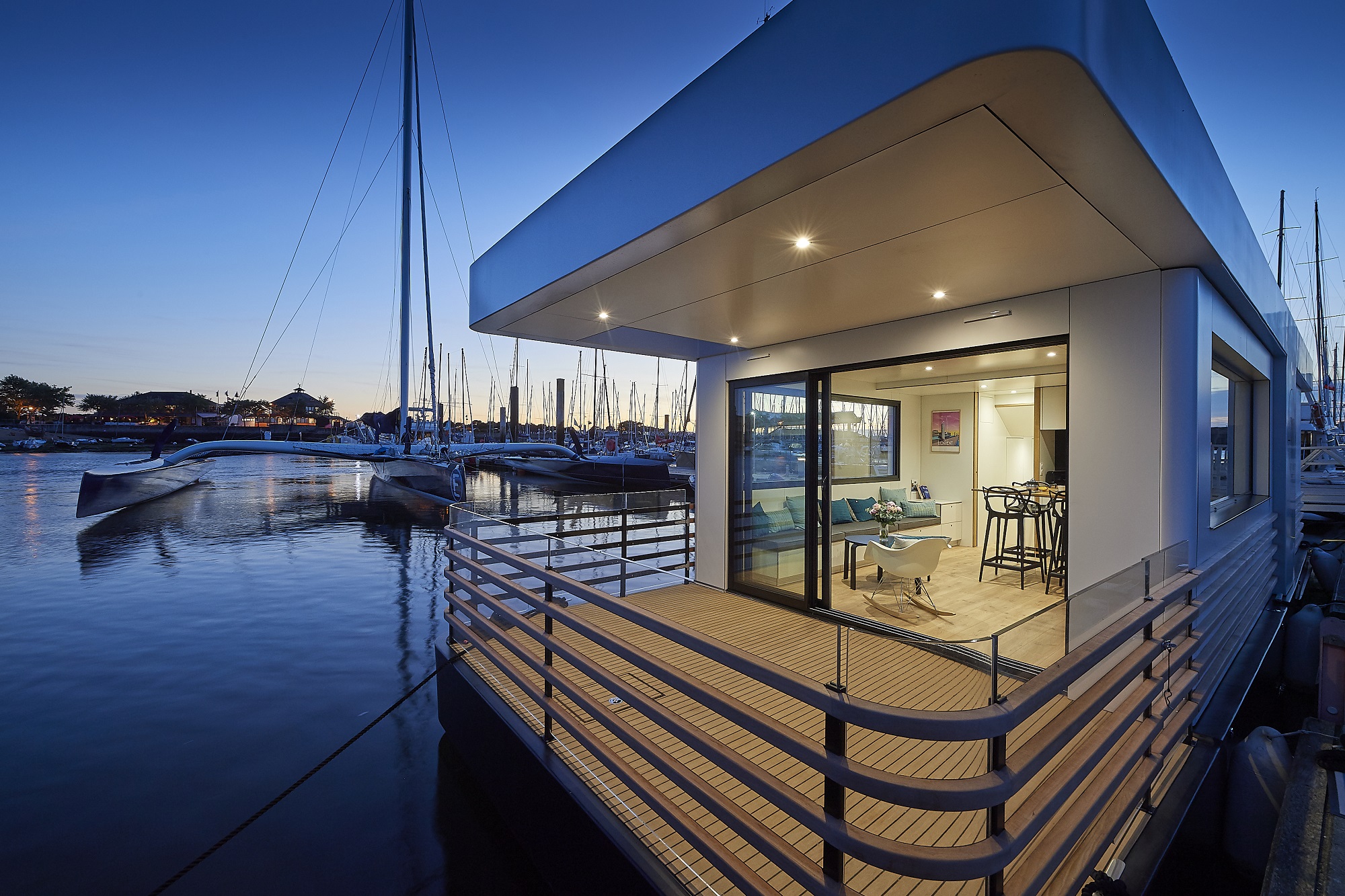 Évasion sur l'eau : Houseboat SeaLoft L'Endroit en Bretagne à Larmor Plage — espace de vie