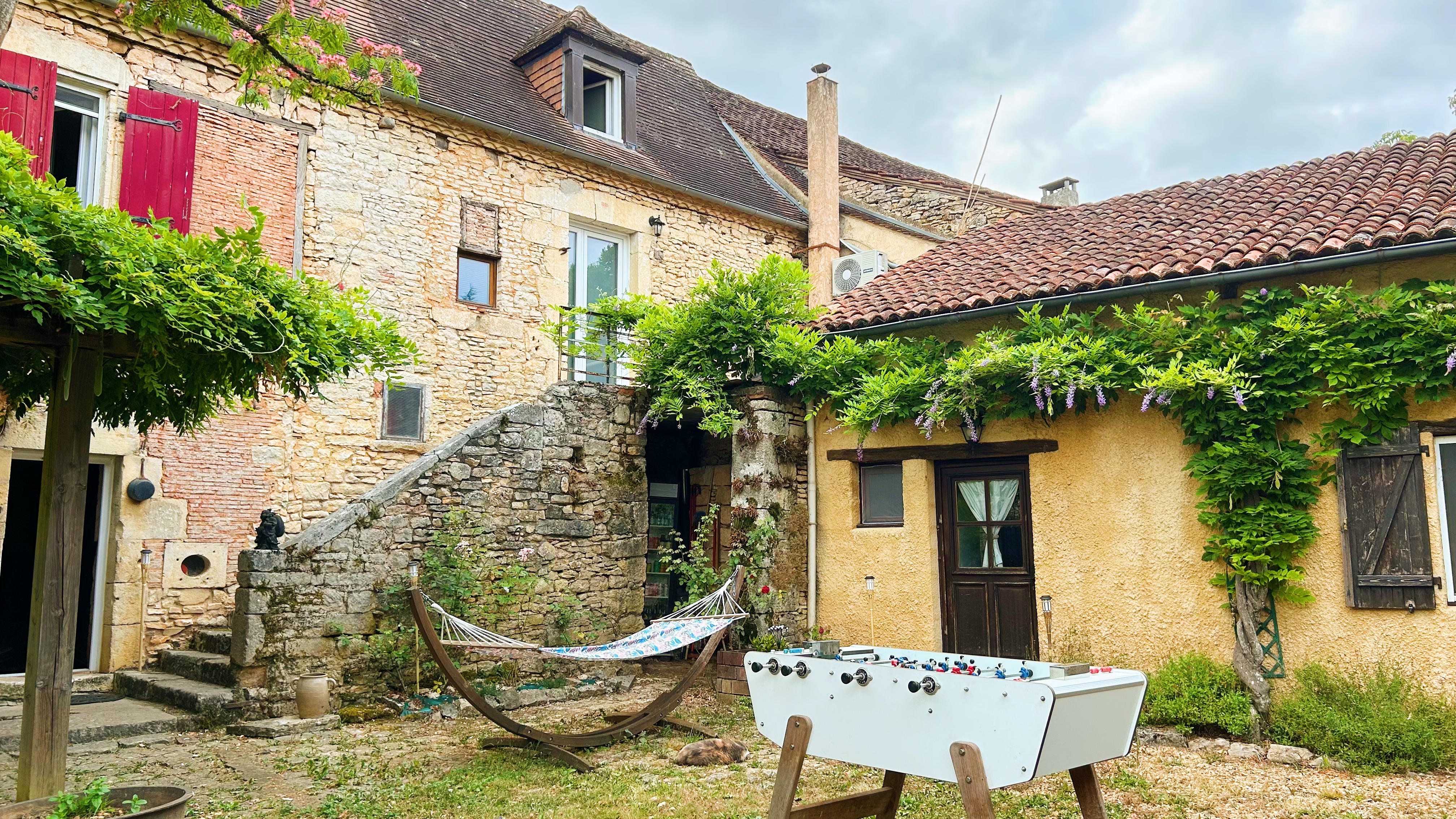 Chambre Iris — Séjour romantique avec spa à La Closerie des Arts en Dordogne à Alles-sur-Dordogne — espace de vie