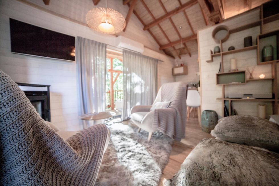 Lodge Natura & Spa — Cabane dans les arbres avec spa à 4m en Gironde à Gironde-sur-Dropt — chambre