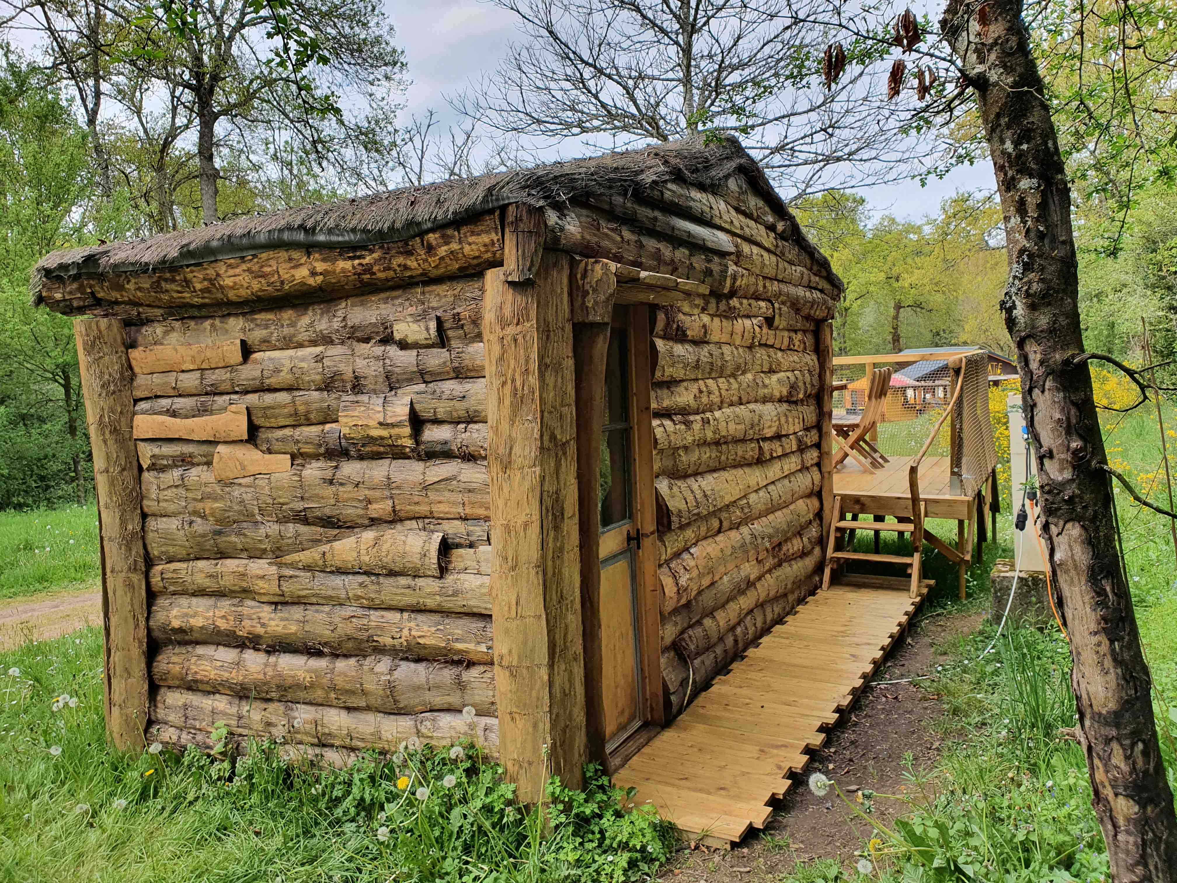 La cabane : une expérience immersive en Auvergne à Huriel — chambre