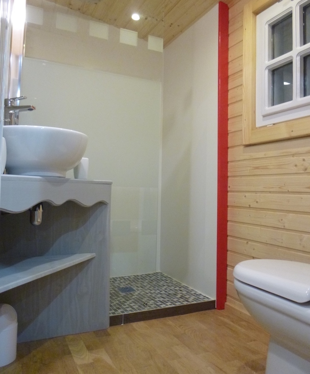 Roulotte de charme : une escapade poétique en pleine nature à Vix — détail architectural