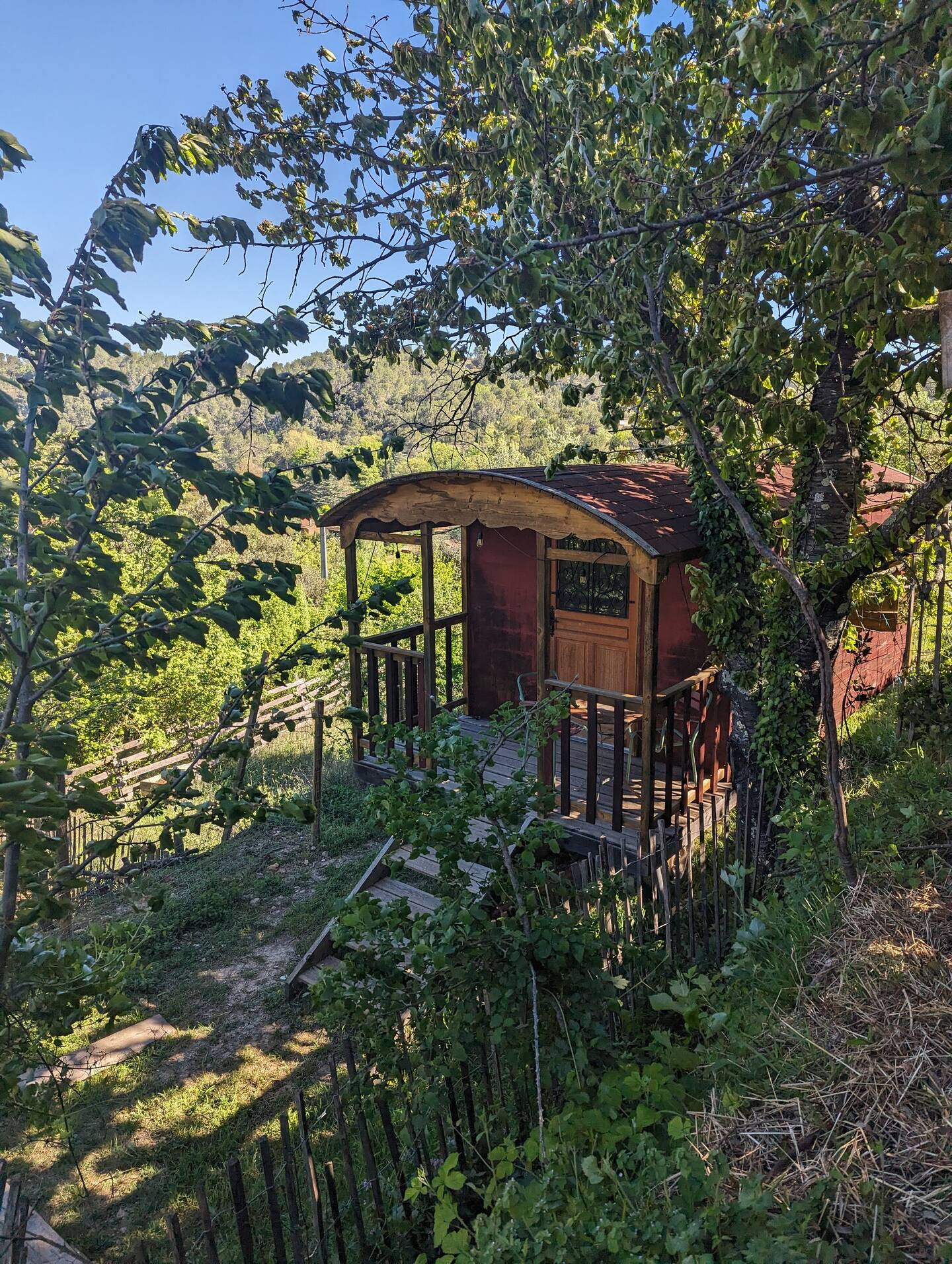Roulotte en Ecolieu : une escapade insolite en Provence — Roulotte à Barjols