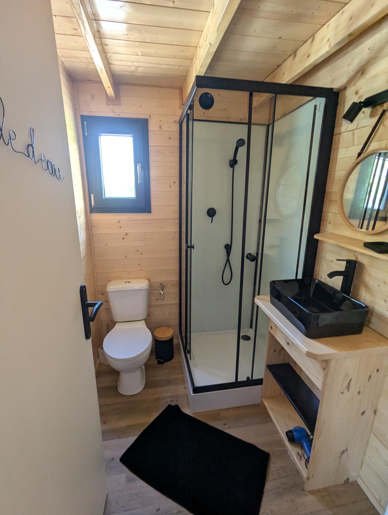 Tiny house du bois prié — Séjour avec spa à Allier à Le Theil — environnement naturel