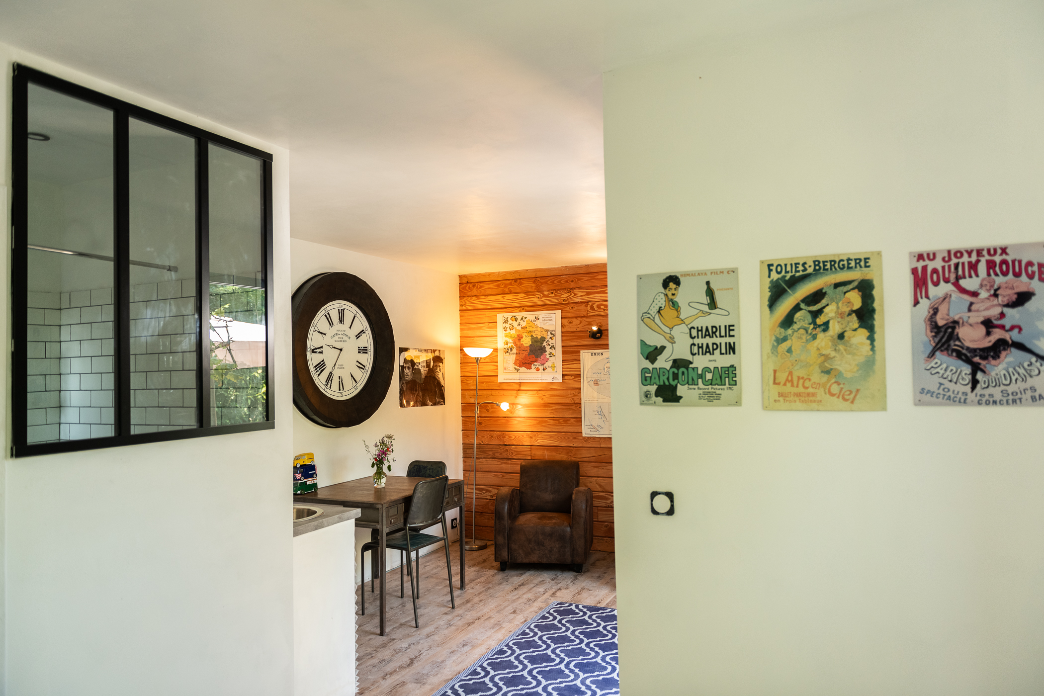 Douce France : une tiny house moderne au cœur de la nature à Le Gue D'allere — salle de bain