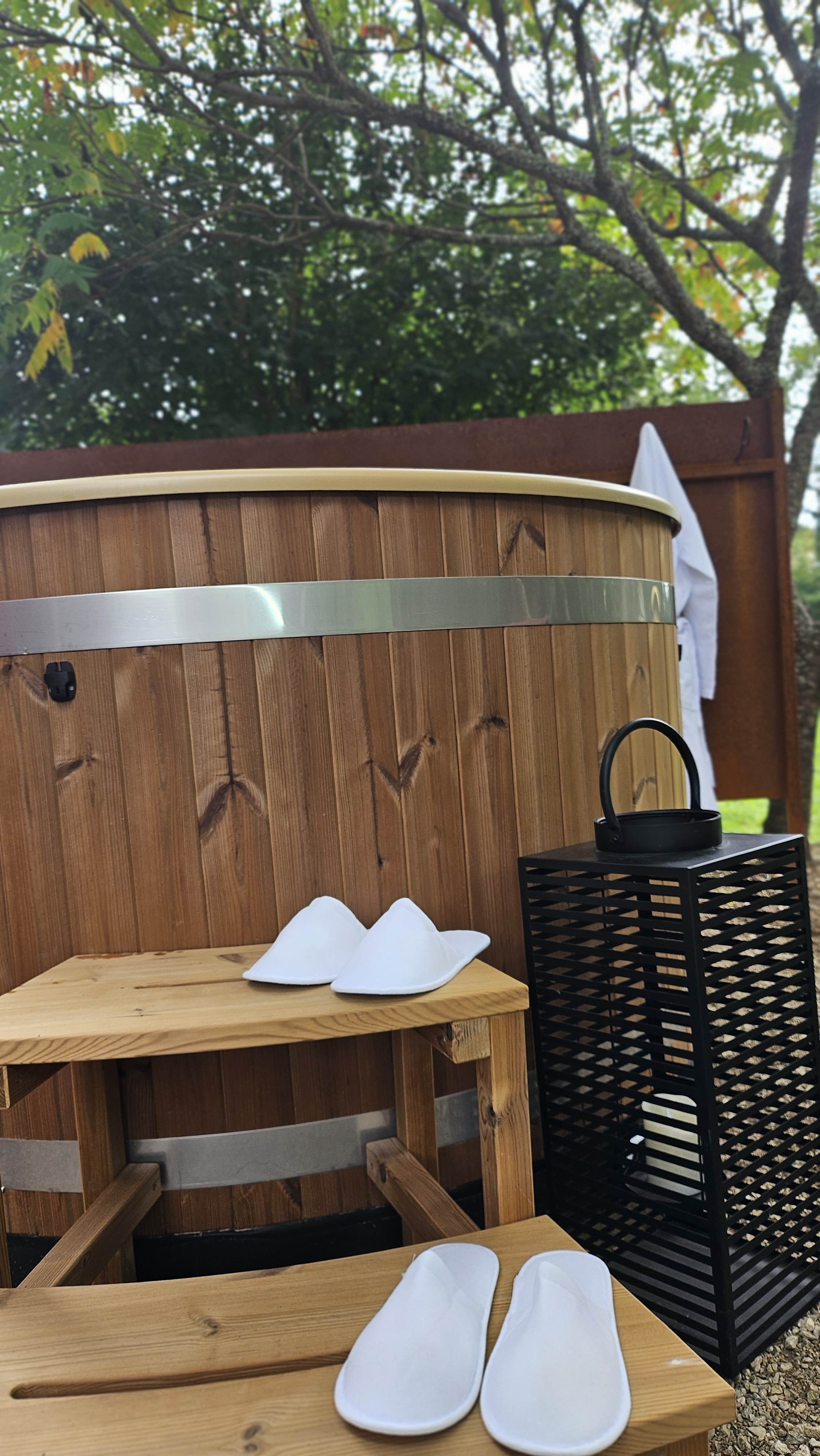 Roulotte romantique avec spa au cœur des Midi-Pyrénées à Padirac — vue depuis la terrasse