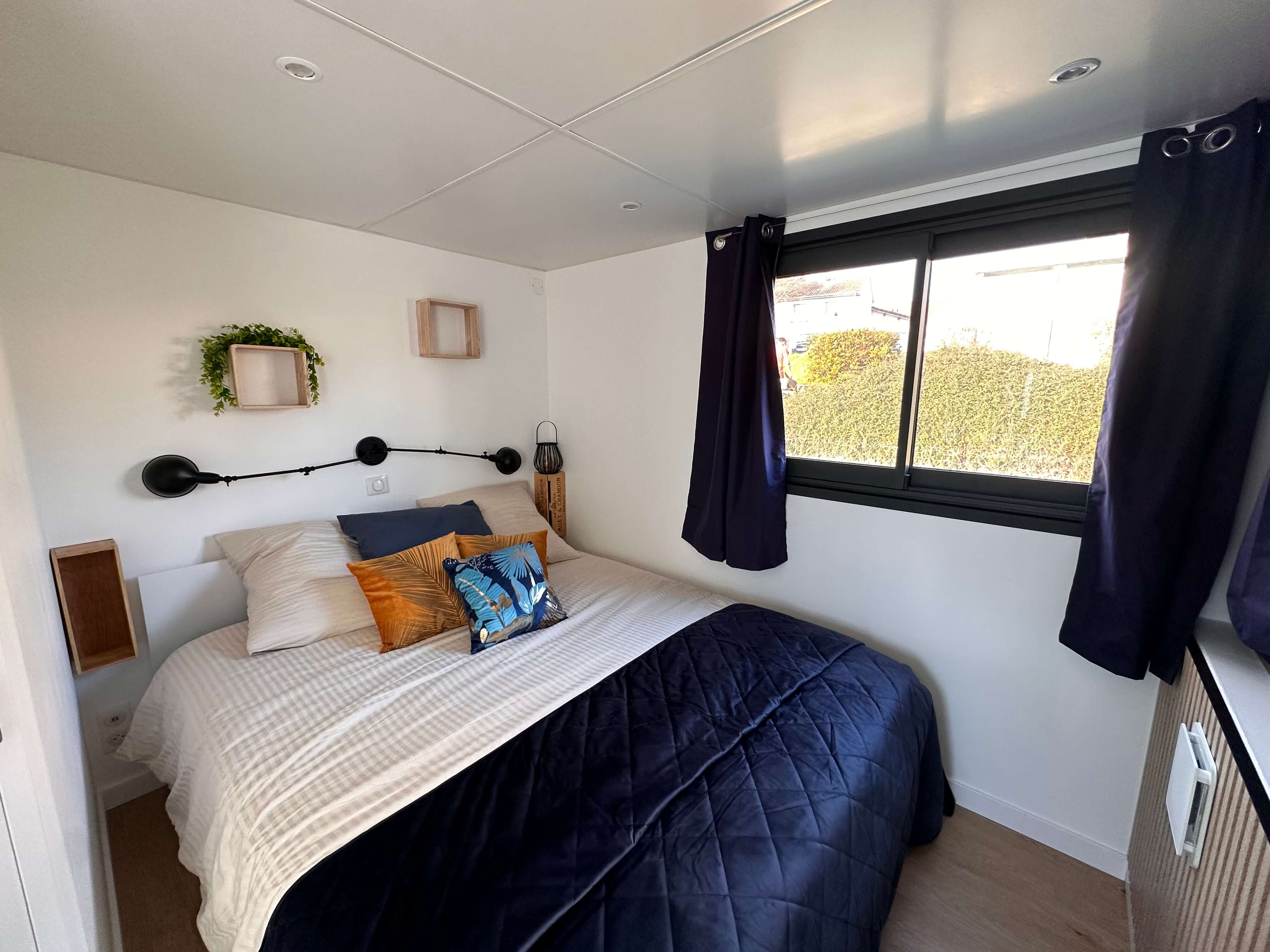 House Boat avec spa : une croisière sensorielle en Champagne à Ay Champagne — chambre