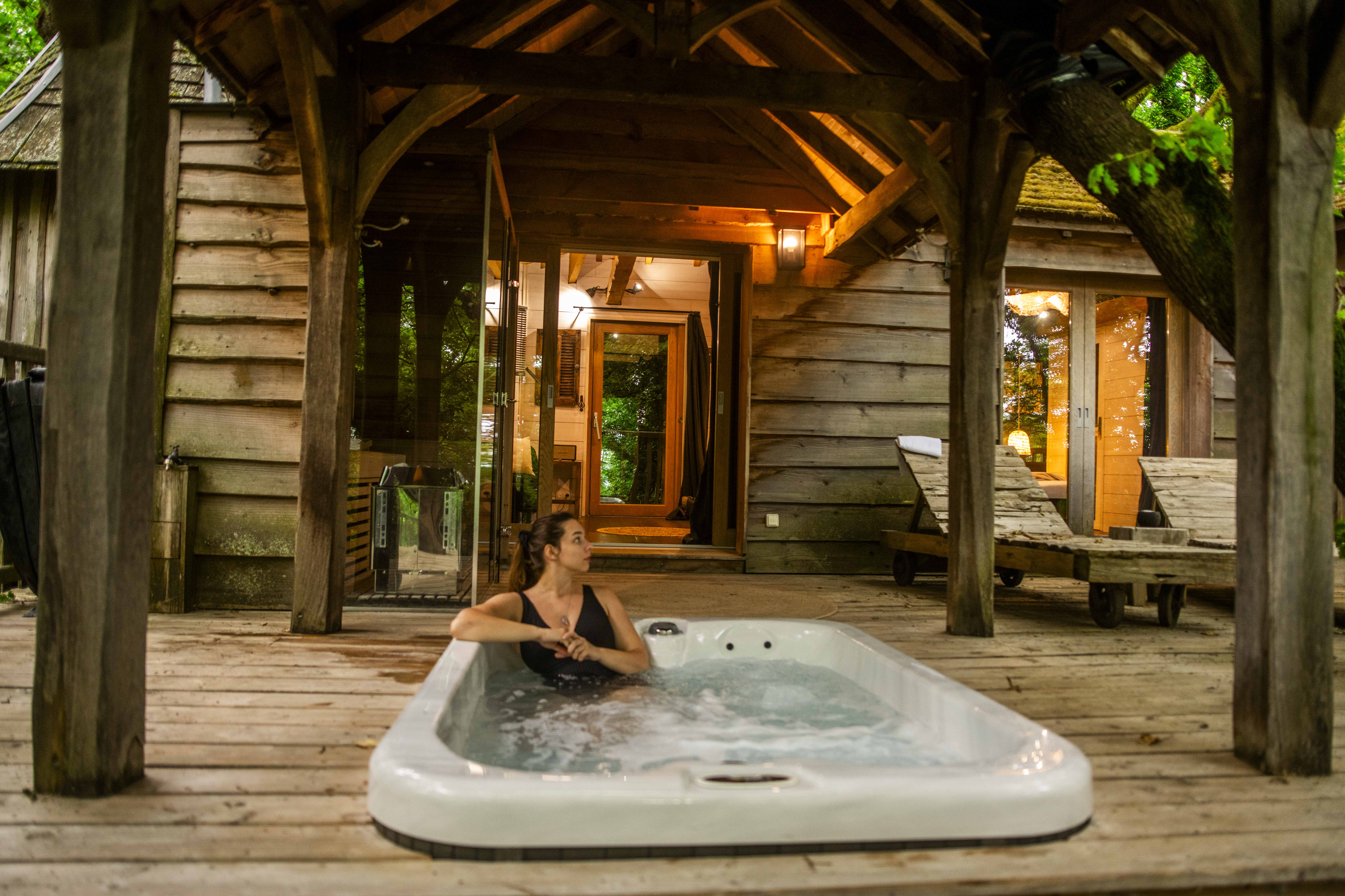 Cabane Château Puybeton & Spa : une expérience unique en Aquitaine à Beaumontois En Perigord — vue intérieure