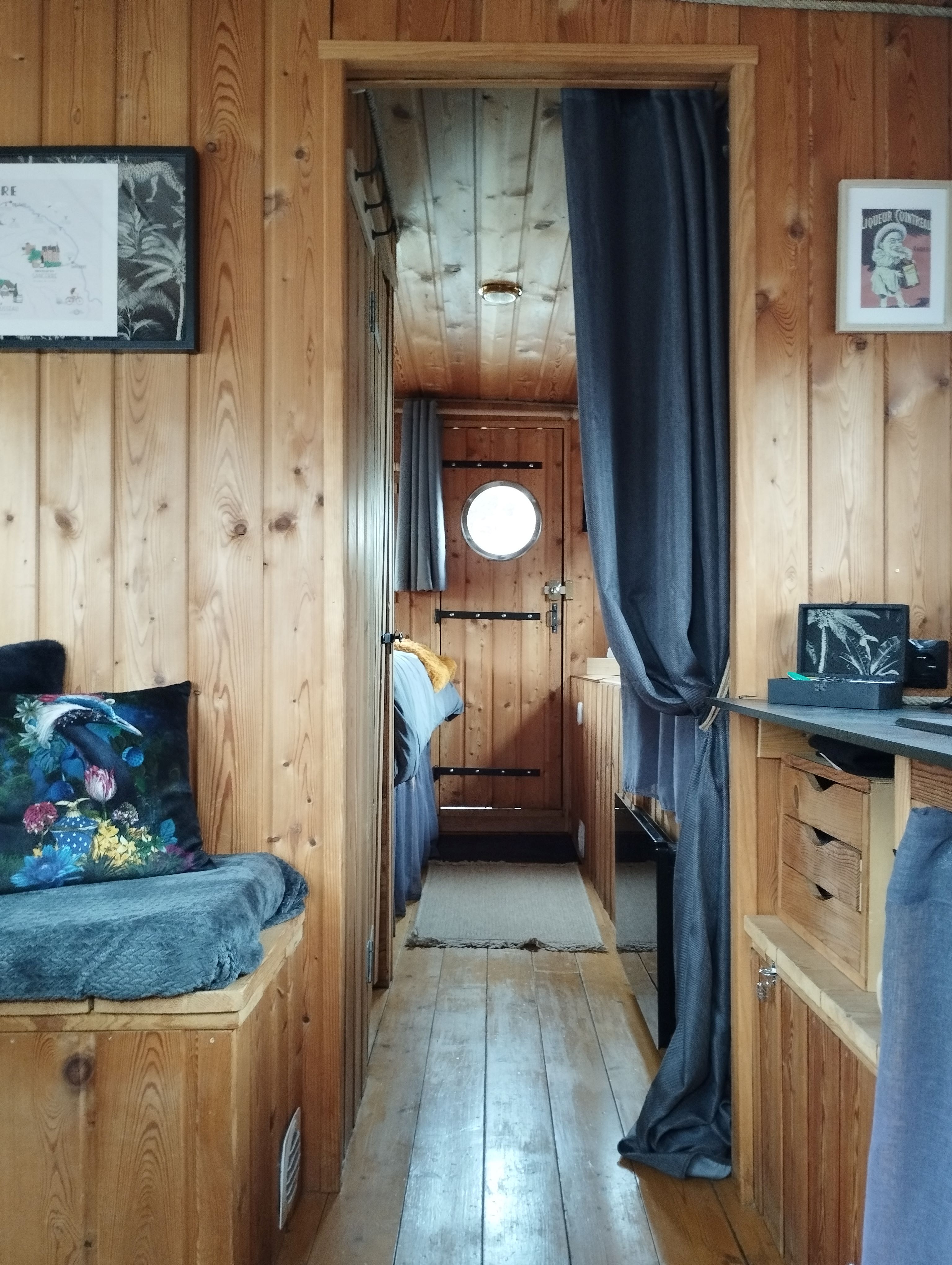 La Toue Charme : une expérience unique en pleine nature à Angers — chambre