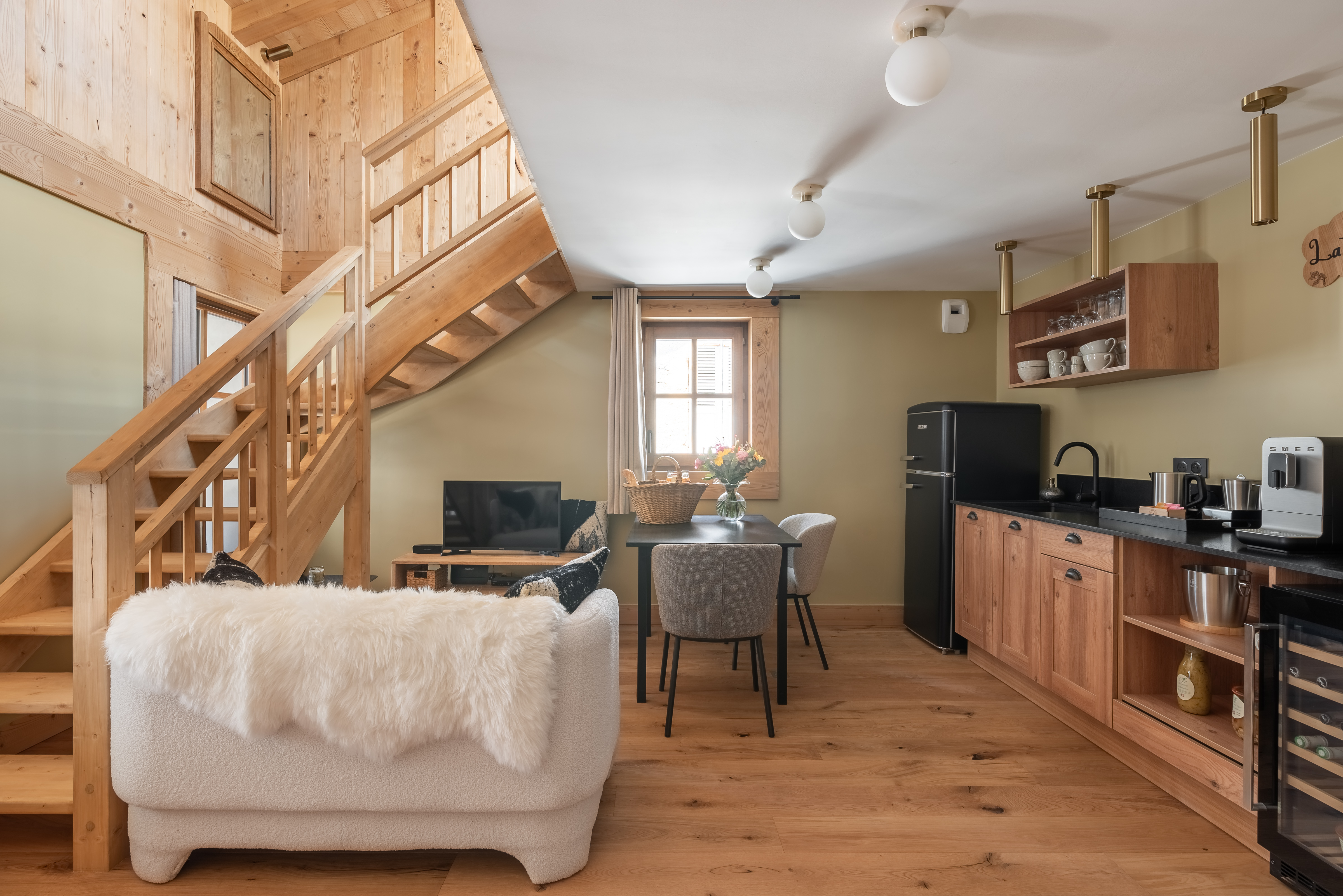Le Cellier & Spa — Suite avec spa à Saint-Georges-de-Commiers (Isère) à Saint-Georges-de-Commiers — cuisine