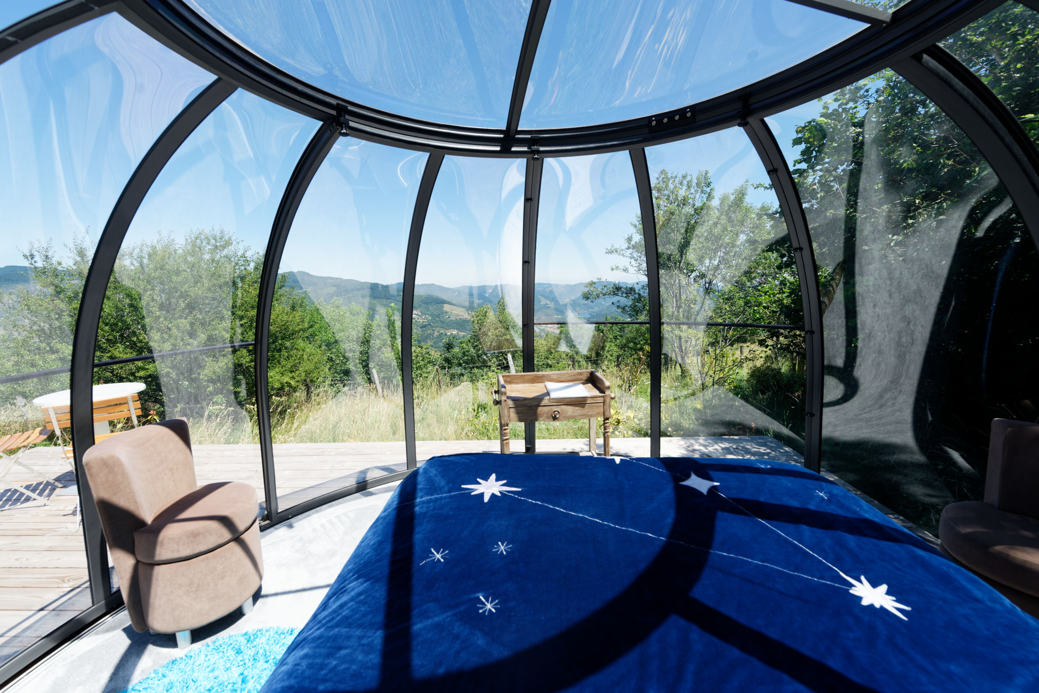 Dôme Céleste : une expérience immersive au cœur des cimes à Jaunac — espace de vie