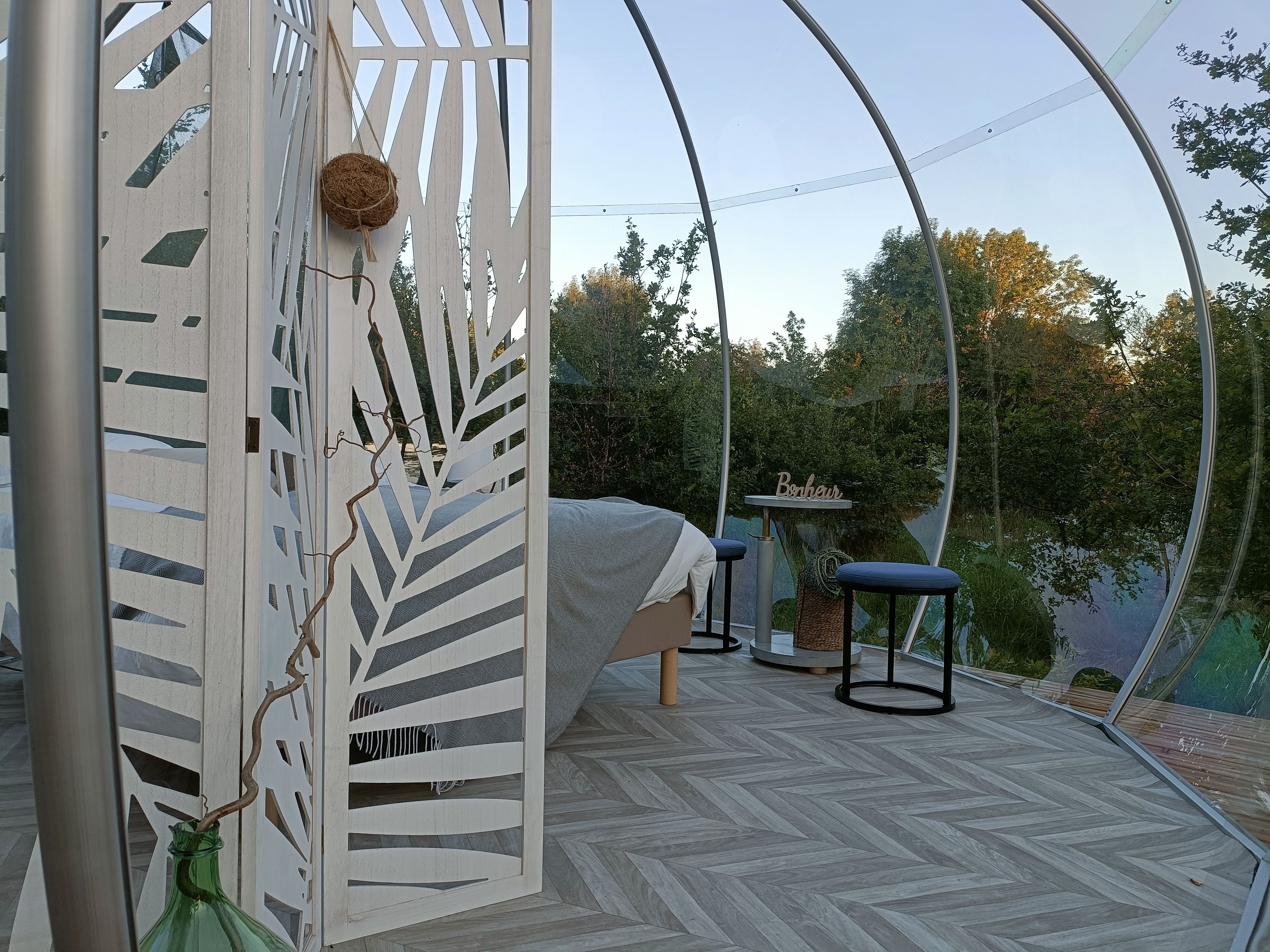 Entre rêves et chêne — Bulle avec spa à Vienne à Vienne — vue intérieure