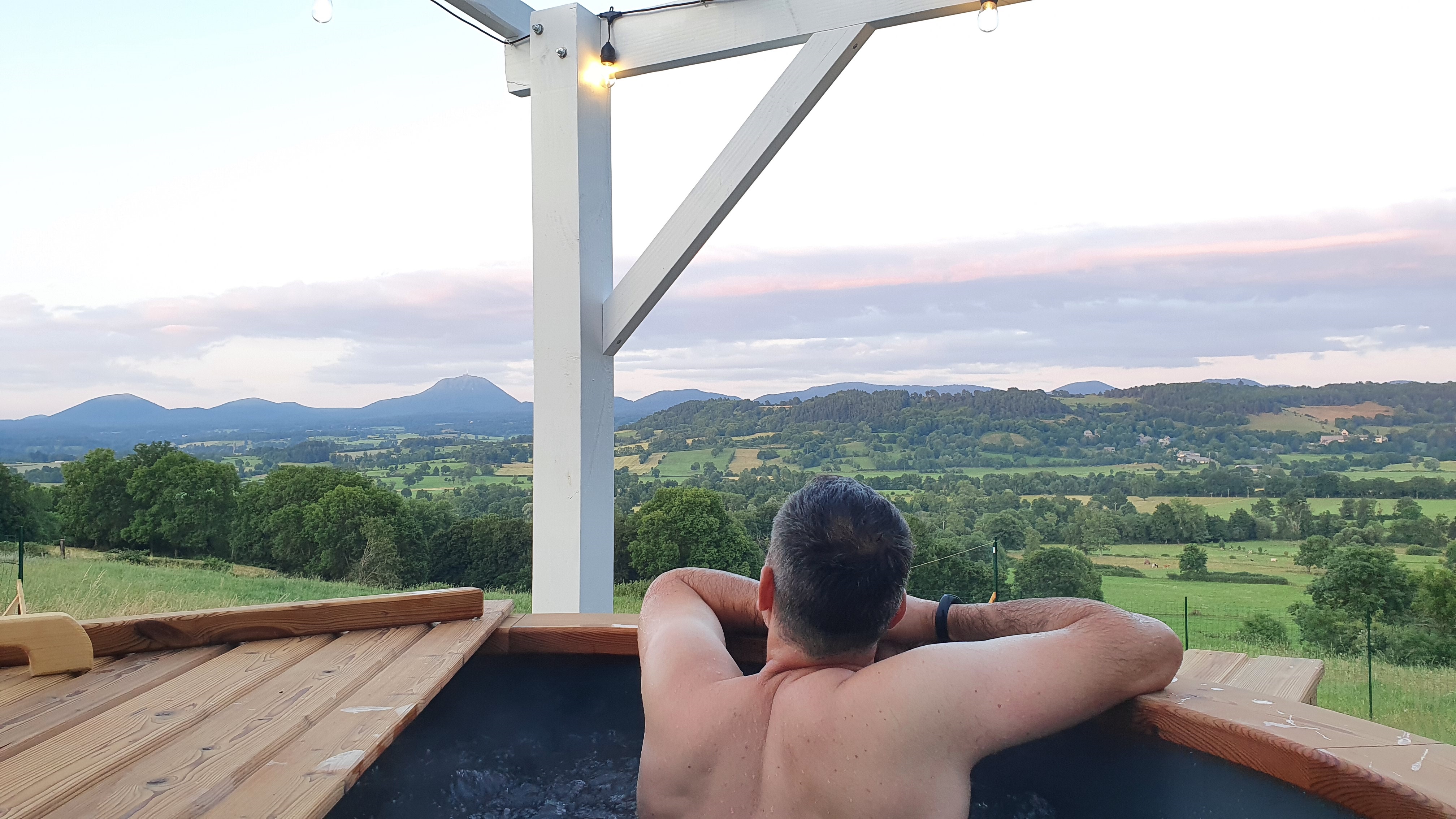 La Maison de Meï & Spa : une tiny house au cœur de l'Auvergne à Saint Pierre Roche — vue intérieure