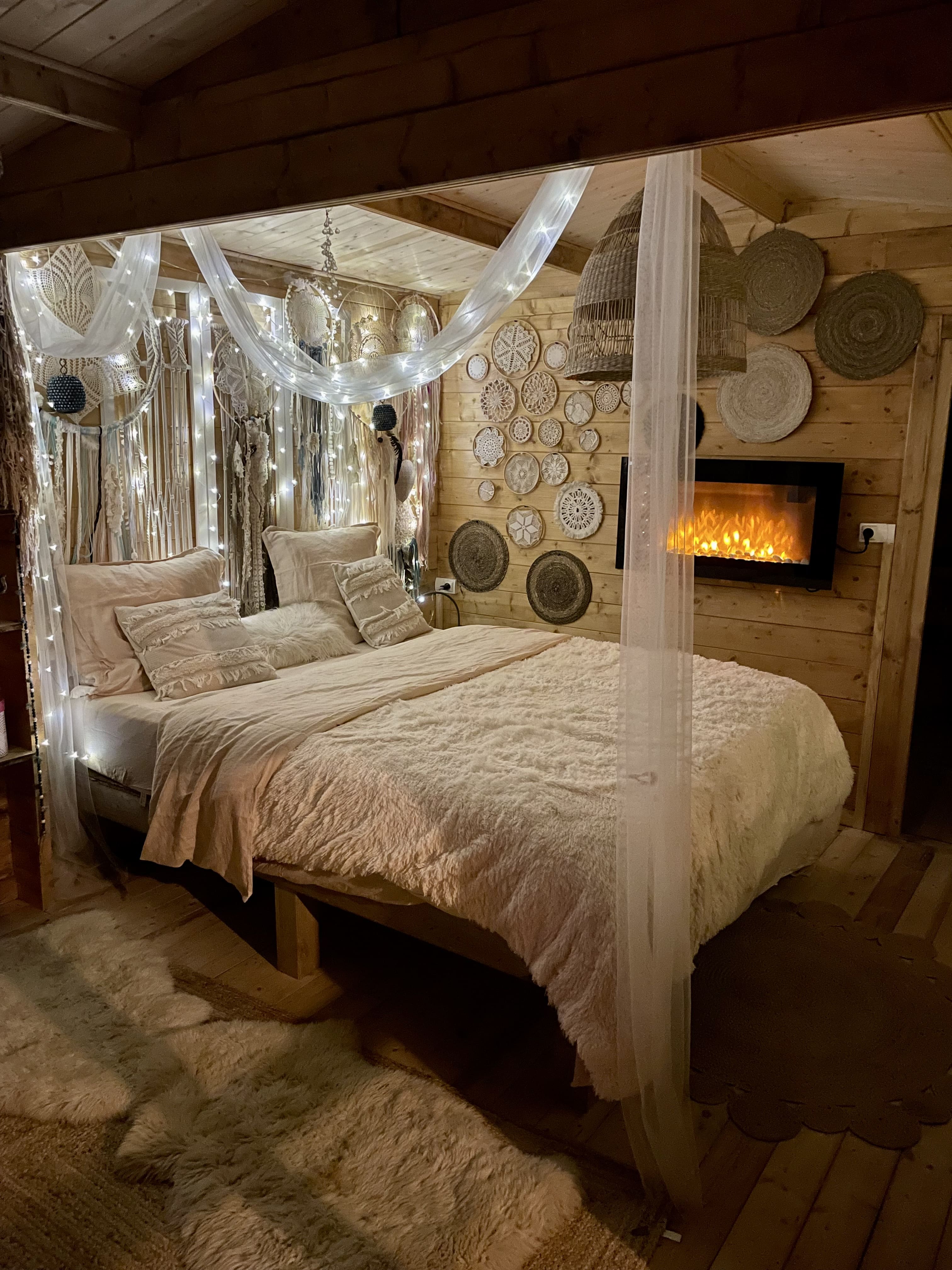 Coco bohème — Cabane sur pilotis avec jacuzzi à Hautes-Pyrénées à Lourdes — espace de vie