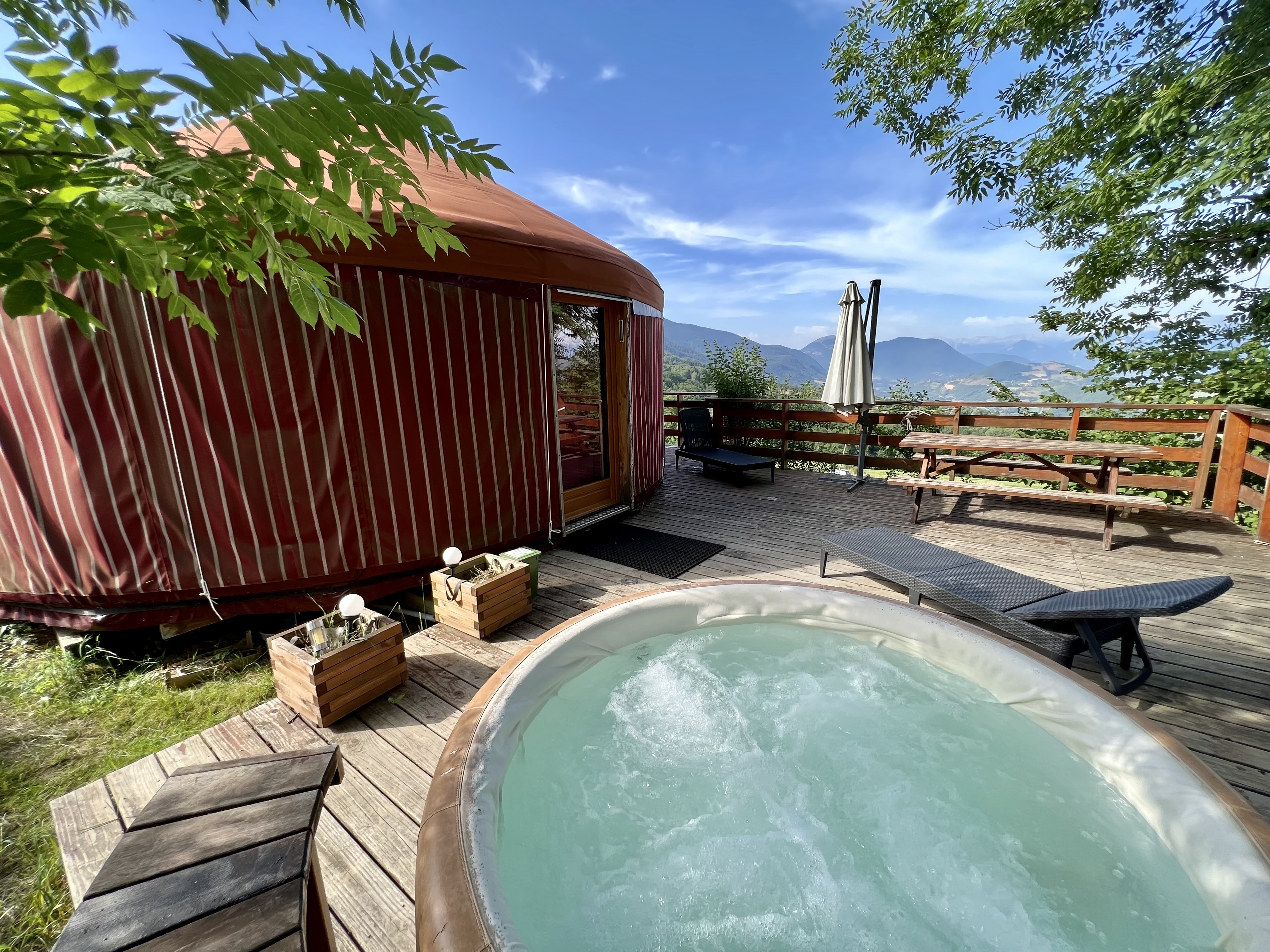 Yourte avec Spa privé — Séjour relaxant à l'Isère